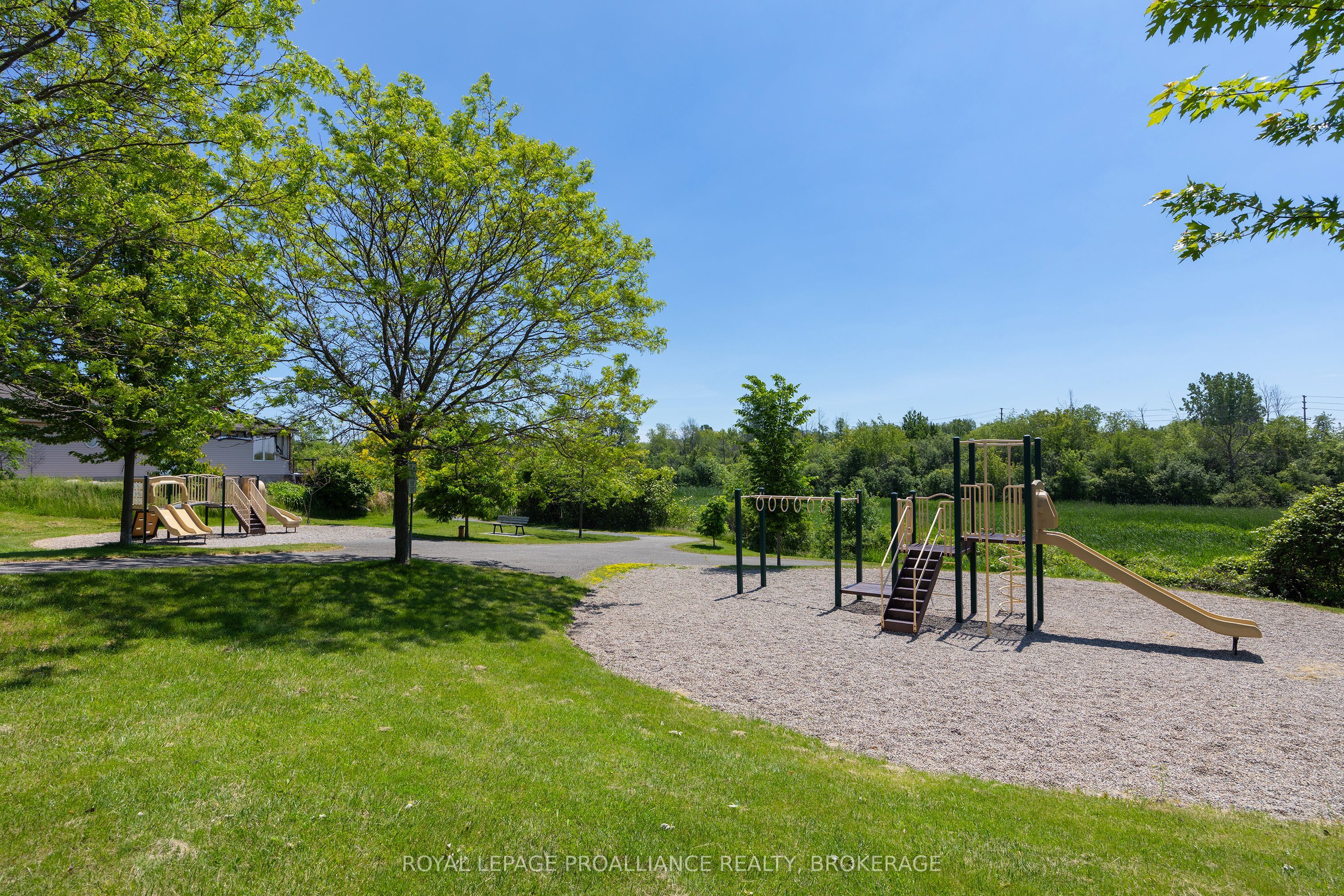 416 Dolshire Street, Kingston, ON K7M 9B4