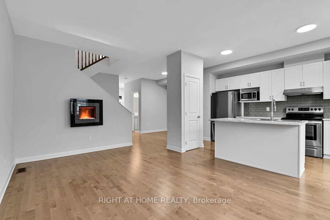 306 Guppy Grove, Orleans - Cumberland and Area, ON K4A 5G8