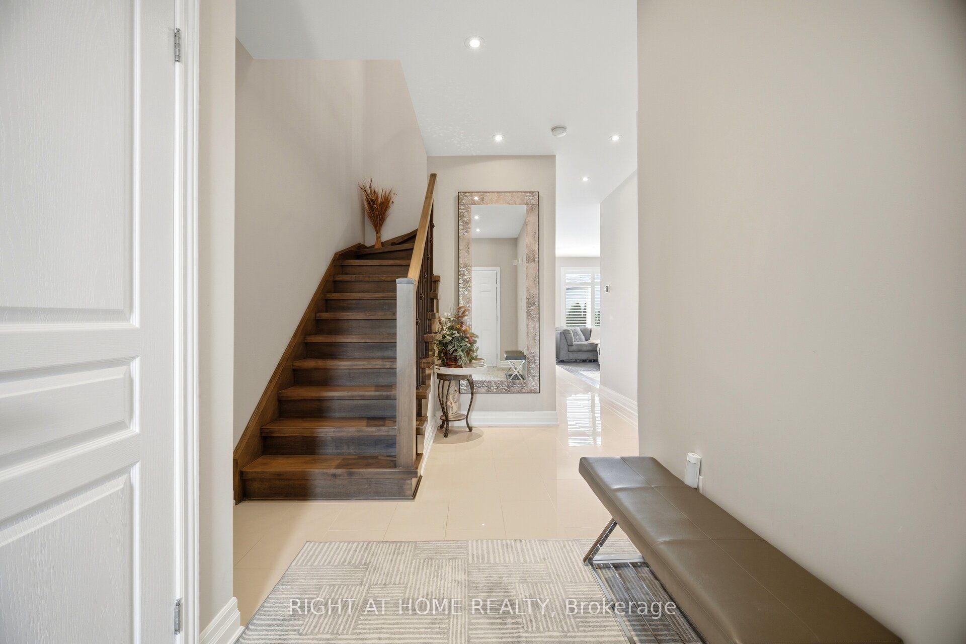 156 Gunby Boulevard, Hamilton, ON L8B 0V6