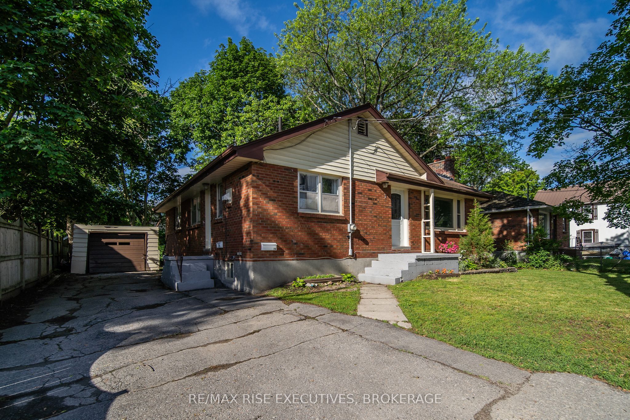 7 Benjamin Street, Belleville, ON K8P 1P6
