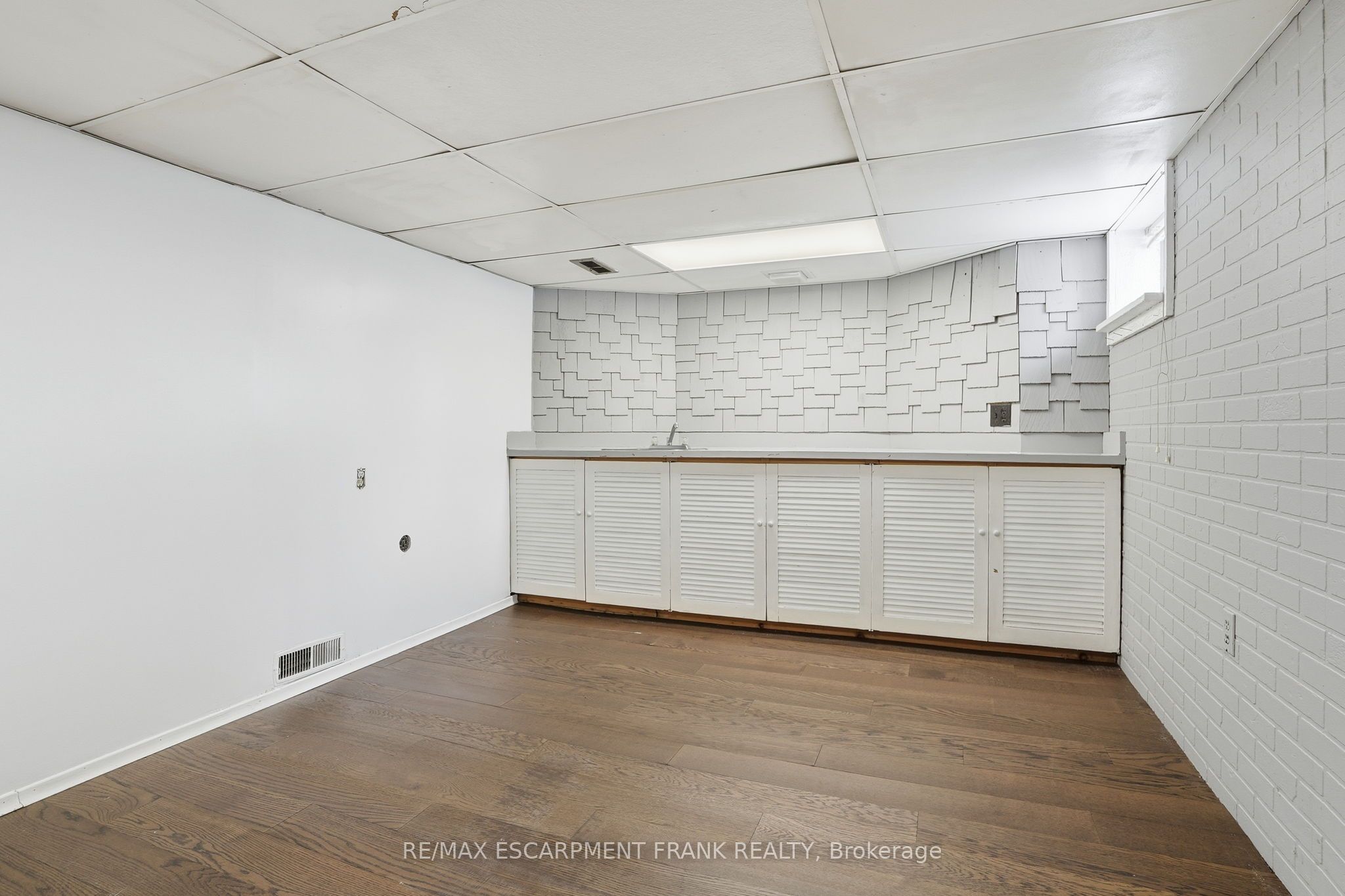 153 PARKVIEW Drive, Hamilton, ON L8S 3Y4