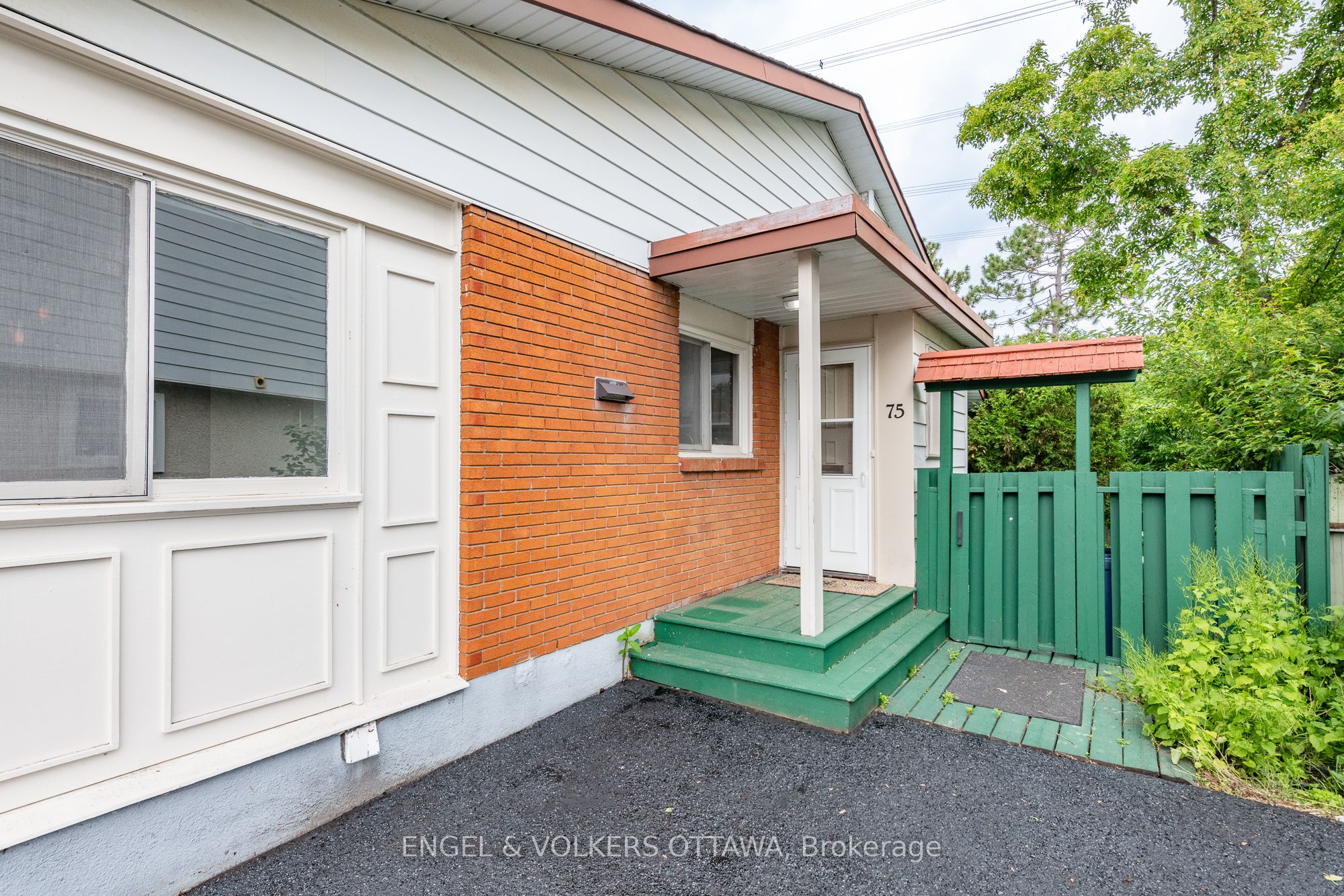 75 Woodfield Drive, Tanglewood - Grenfell Glen - Pineglen, ON K2G 0A1
