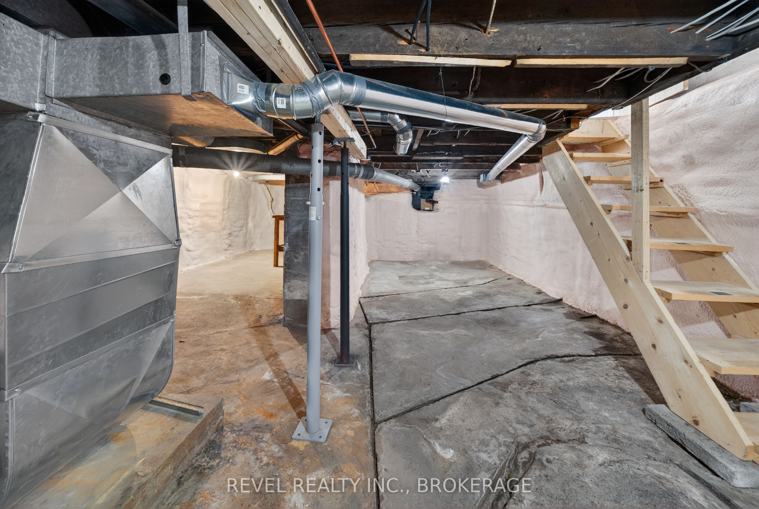 38 Bennett Street, Brockville, ON K6V 2V8
