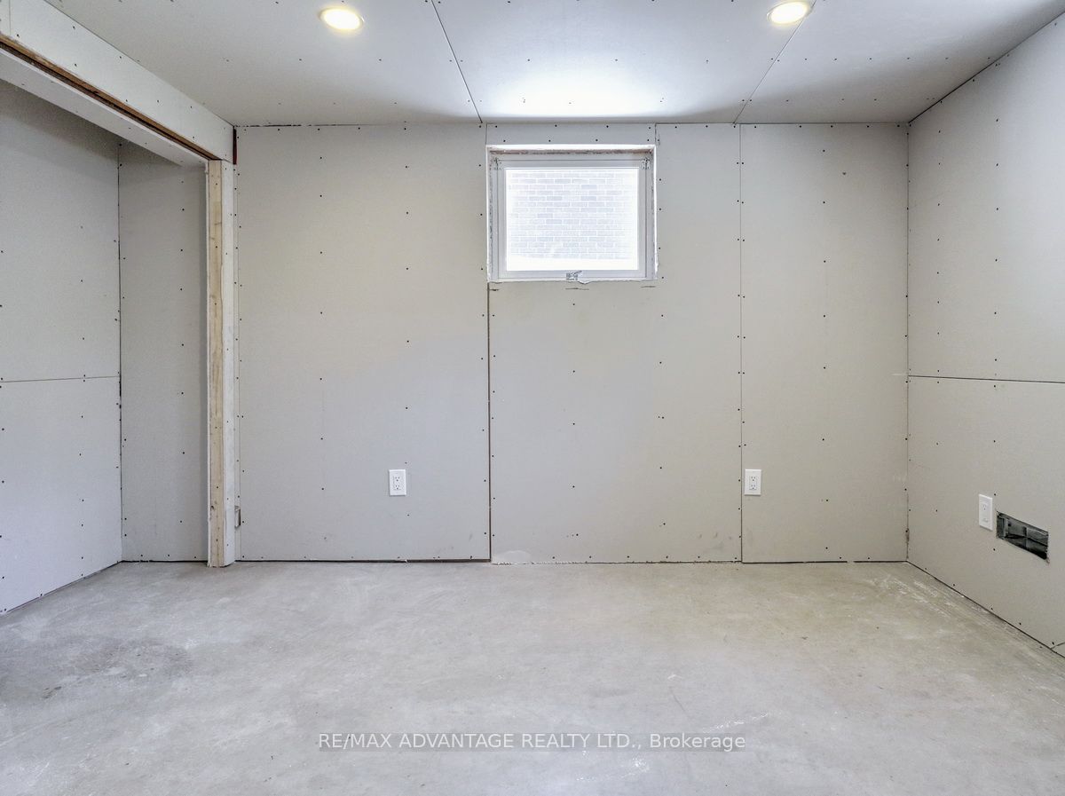 63 Pawnee Crescent, London East, ON N5V 2T2