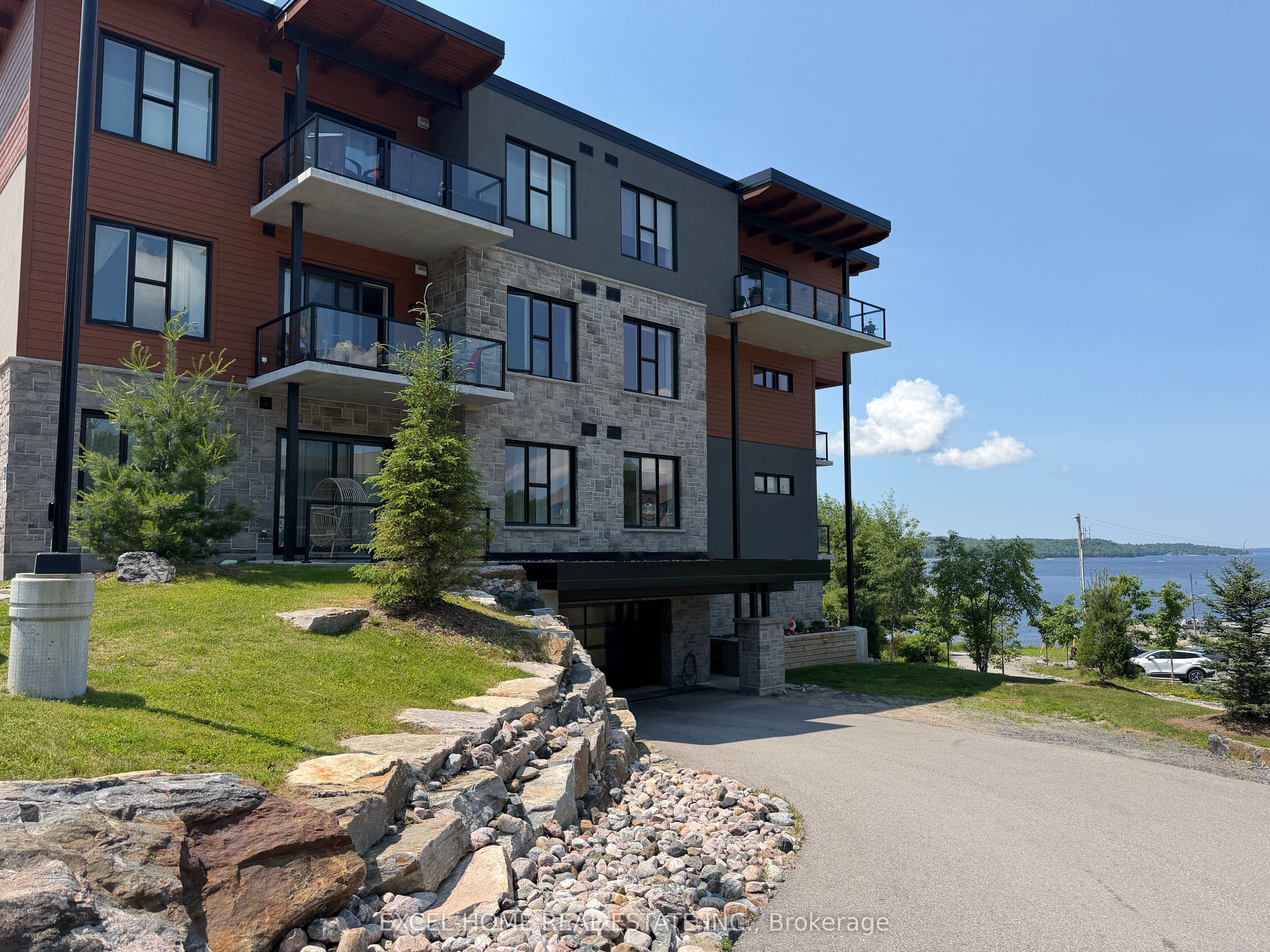 20 Salt Dock Road 211, Parry Sound, ON P2A 0E7