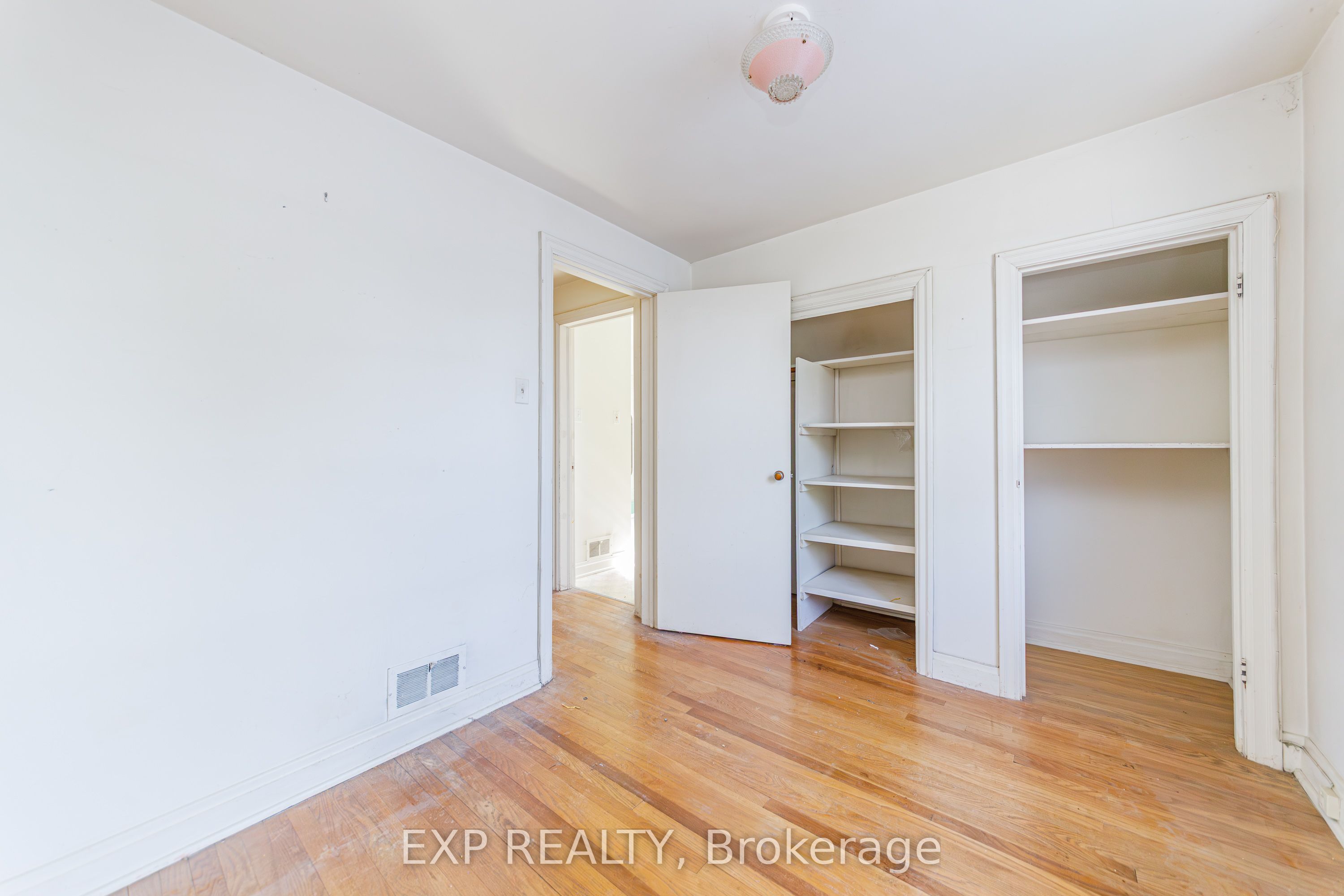 252 Woodroffe Avenue, Woodroffe, ON K2A 3V4