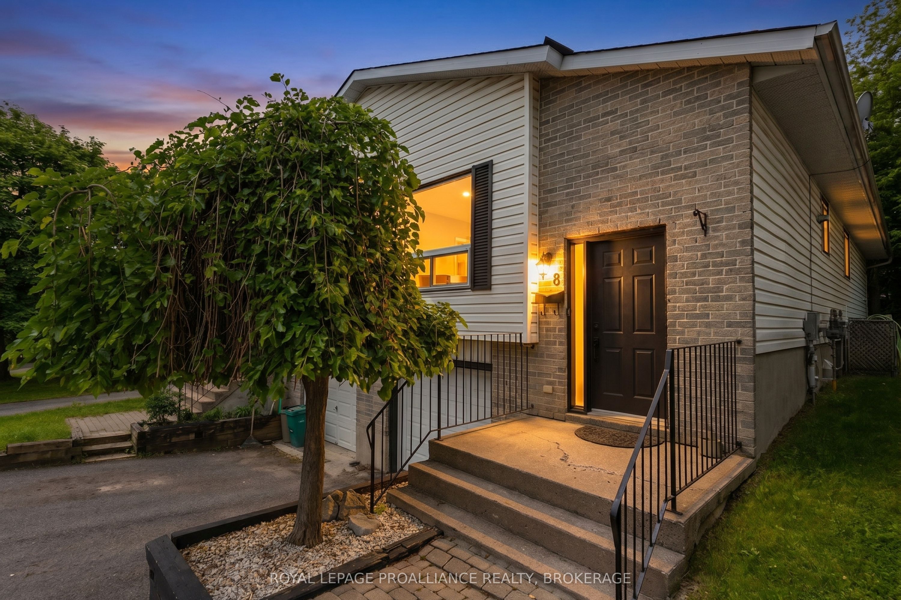 8 Trillium Court, Kingston, ON K7K 6W9