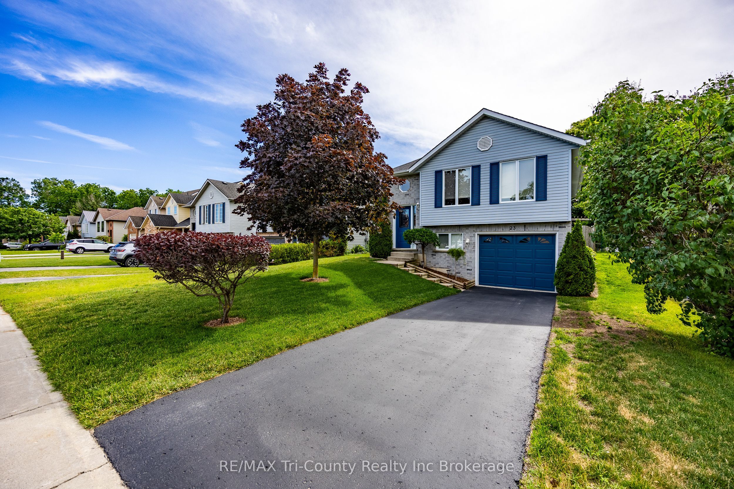 23 Magnolia Drive, Tillsonburg, ON N4G 5N9