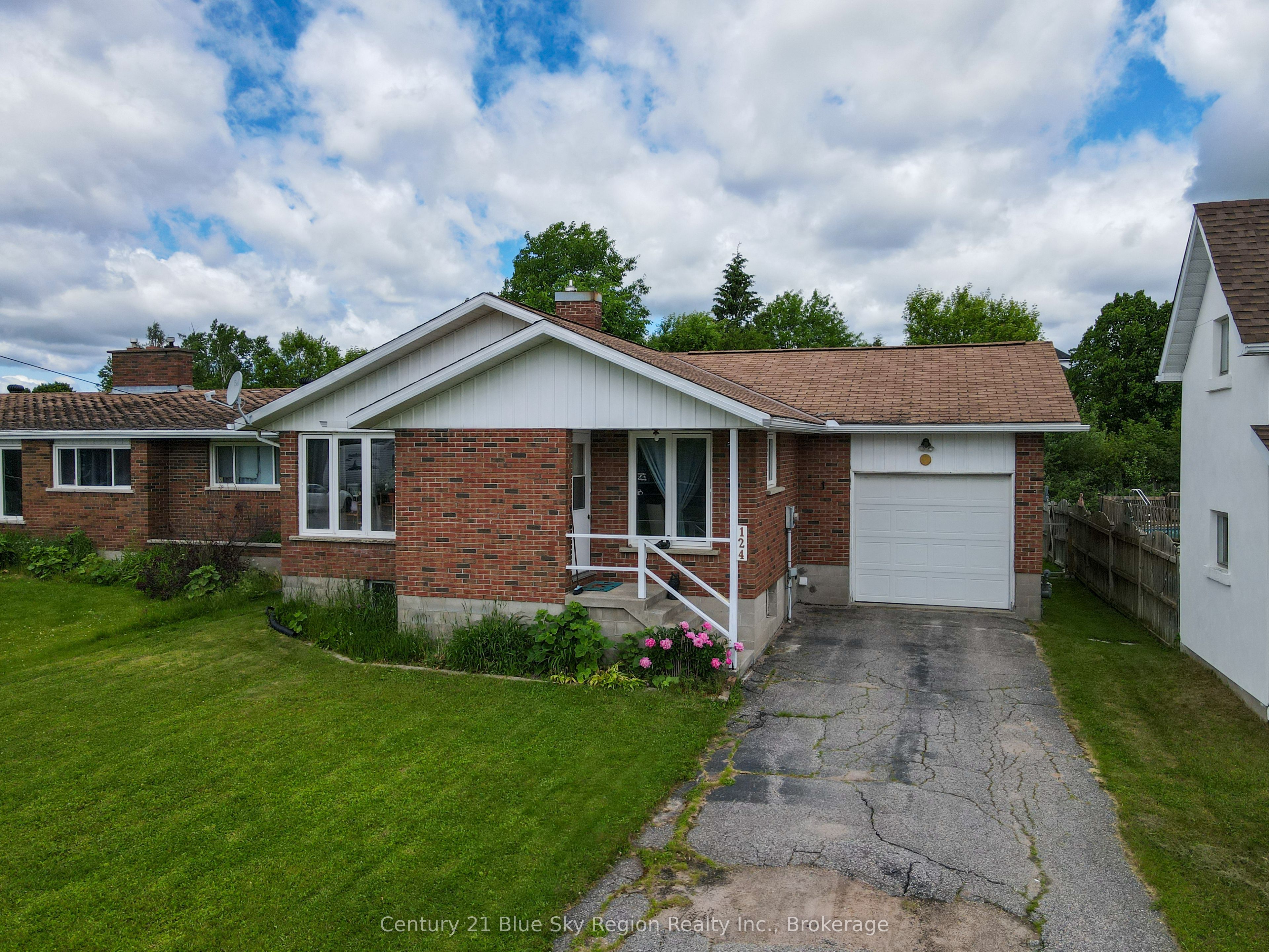 124 King Street W, Powassan, ON P0H 1Z0