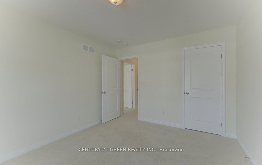 12 FREER Drive, North Dumfries, ON N0B 1E0