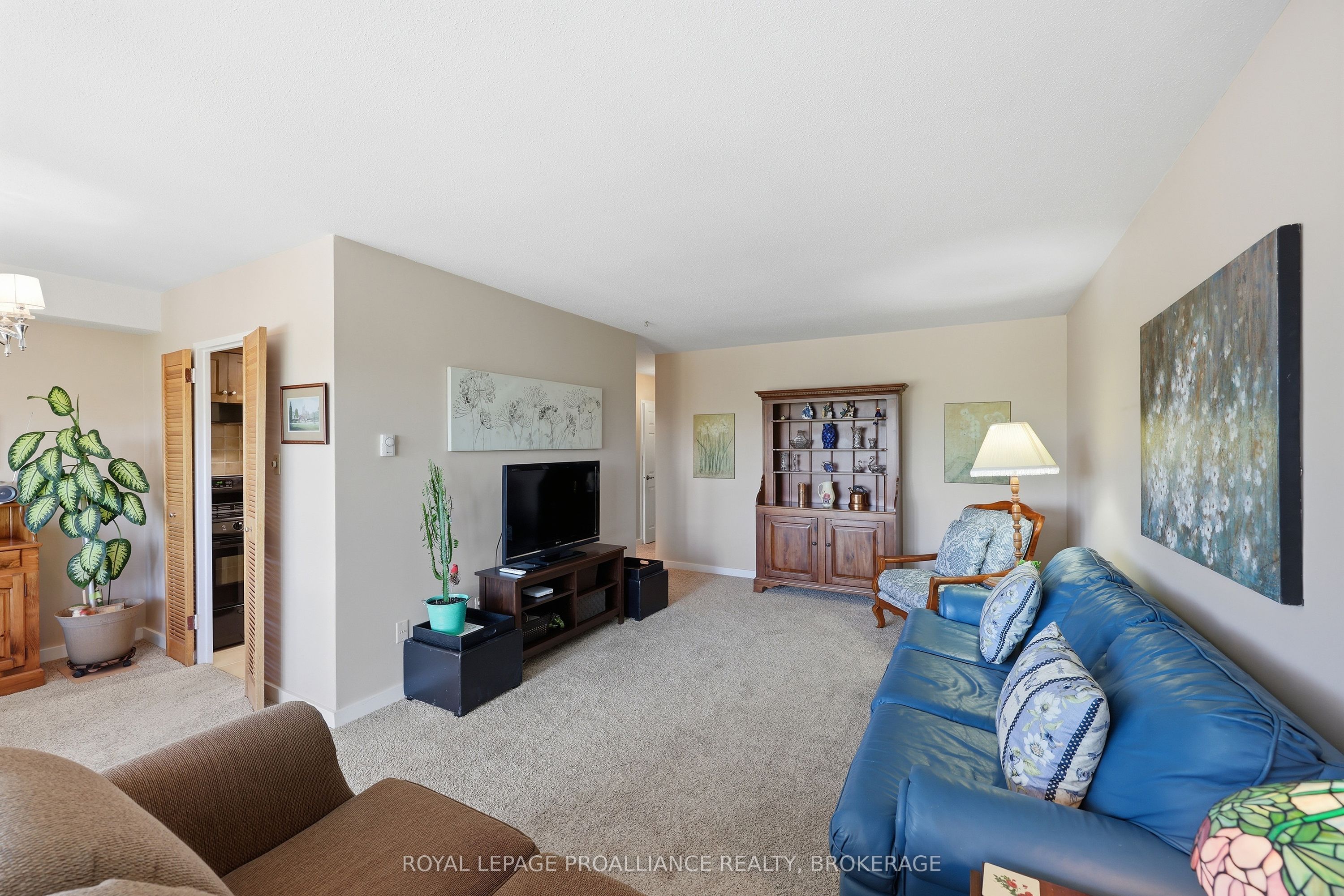 2 Mowat Avenue 806, Kingston, ON K7M 1K1