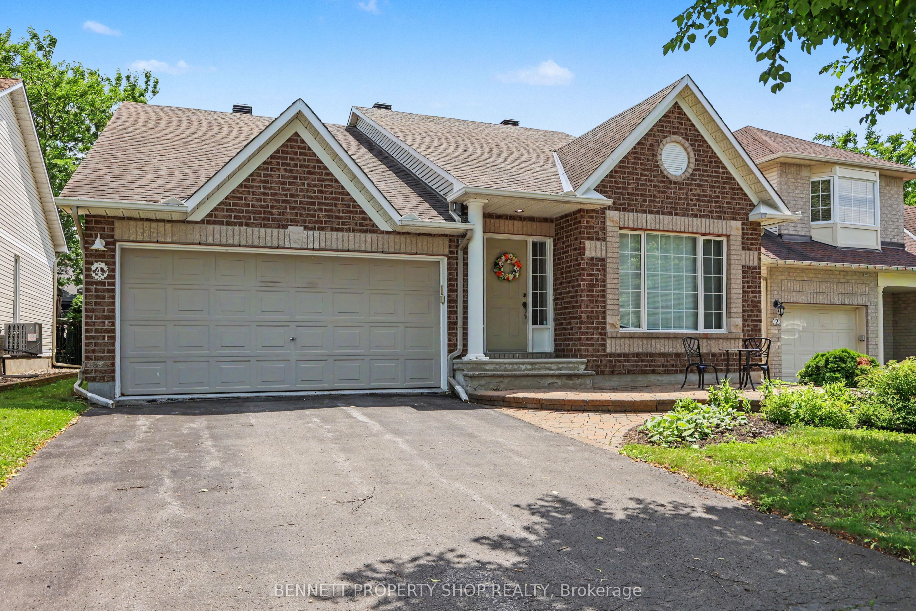 4 Burnstead Crescent, Kanata, ON K2M 2T4