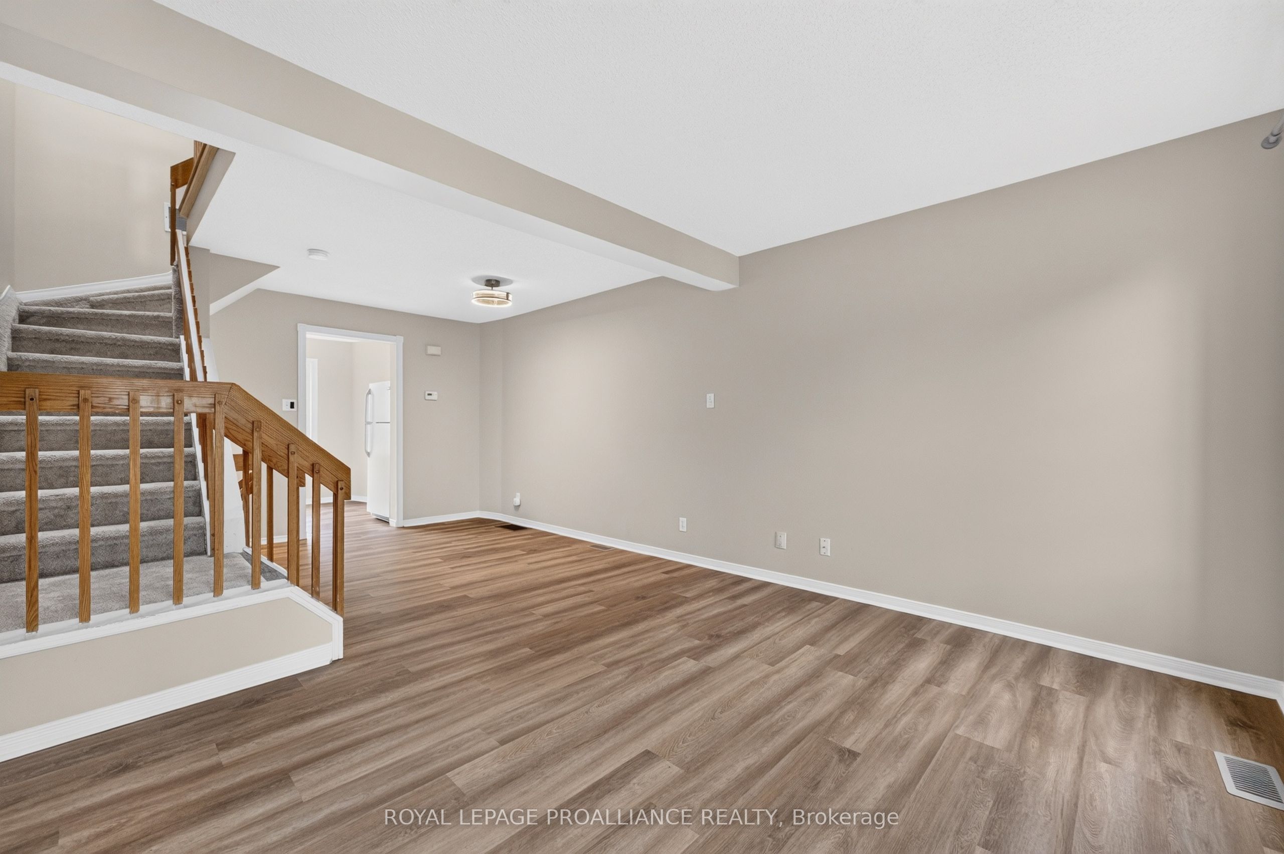 80 Rothbury Crescent, Manor Park - Cardinal Glen and Area, ON K1K 4N7