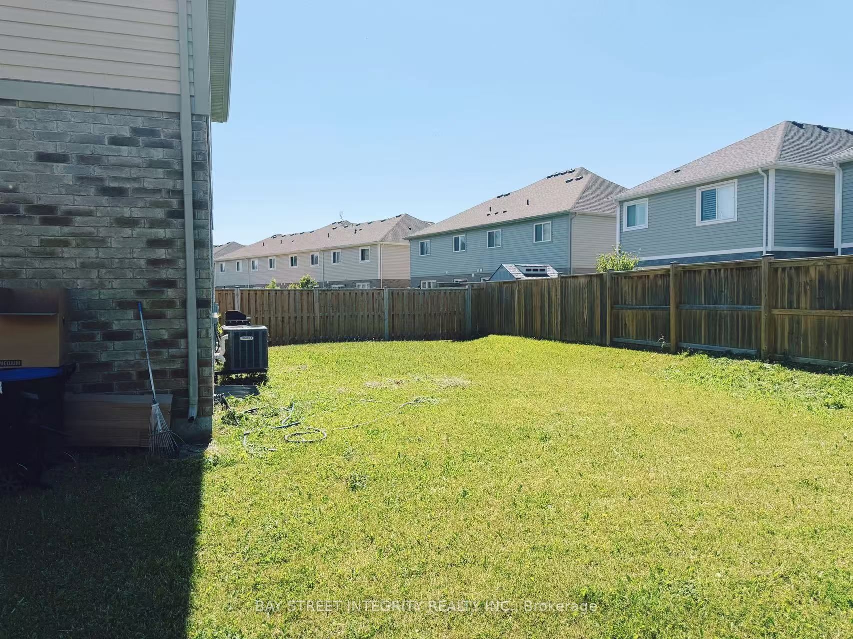 32 Elderberry Road, Thorold, ON L2V 0E7