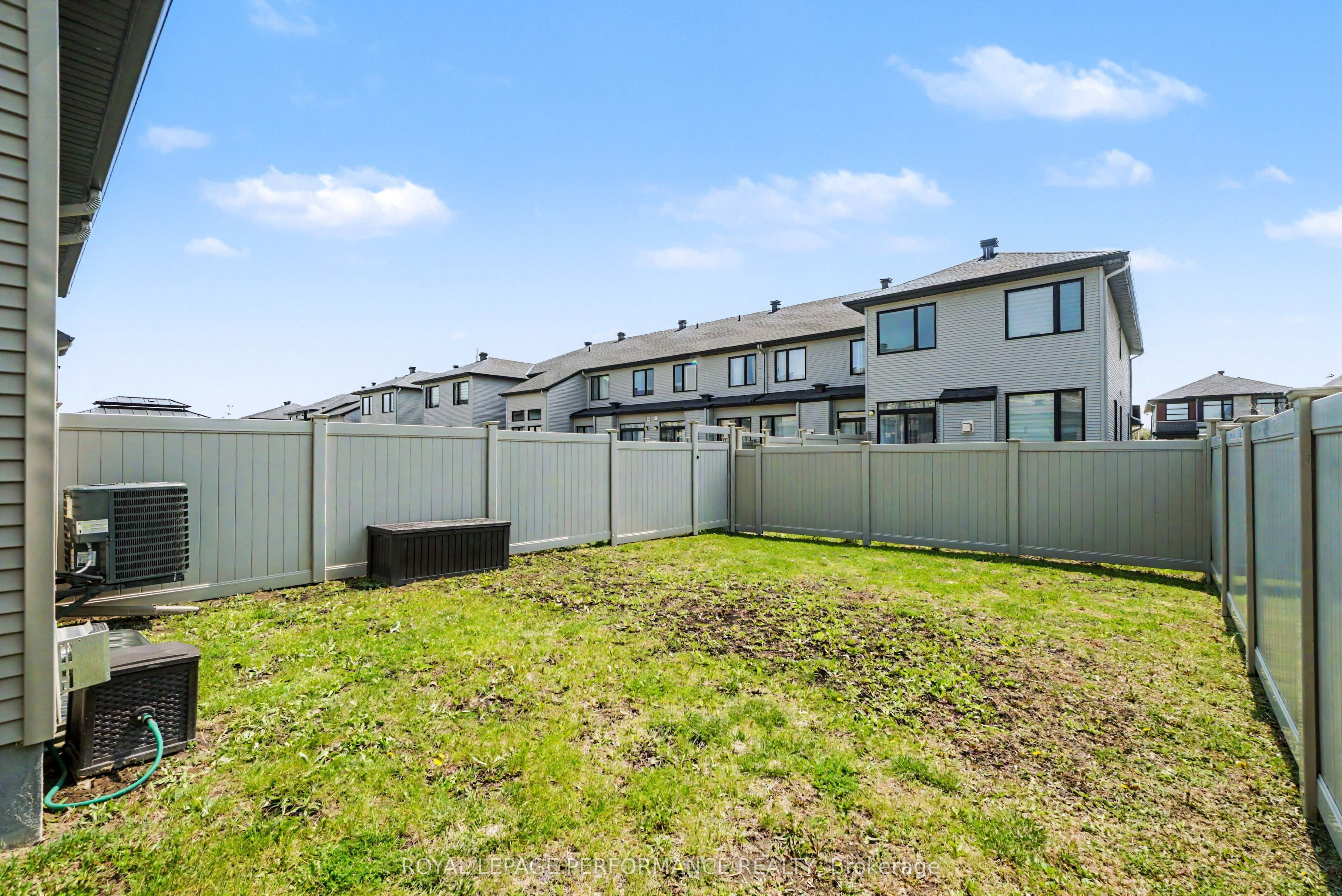 355 Cornice Street, Orleans - Convent Glen and Area, ON K1W 0P8