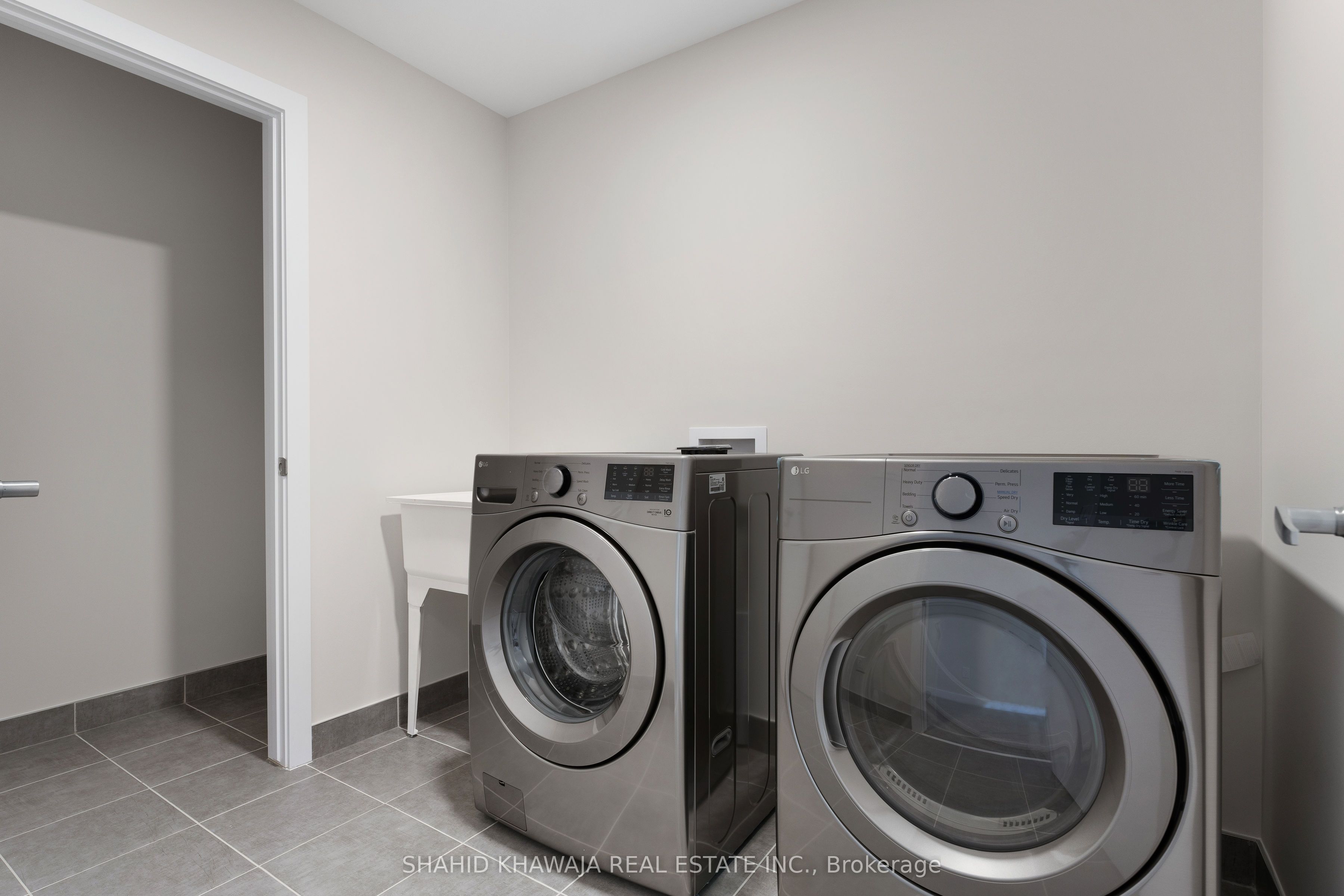 93 Hackamore Crescent, Stittsville - Munster - Richmond, ON K0A 2Z0