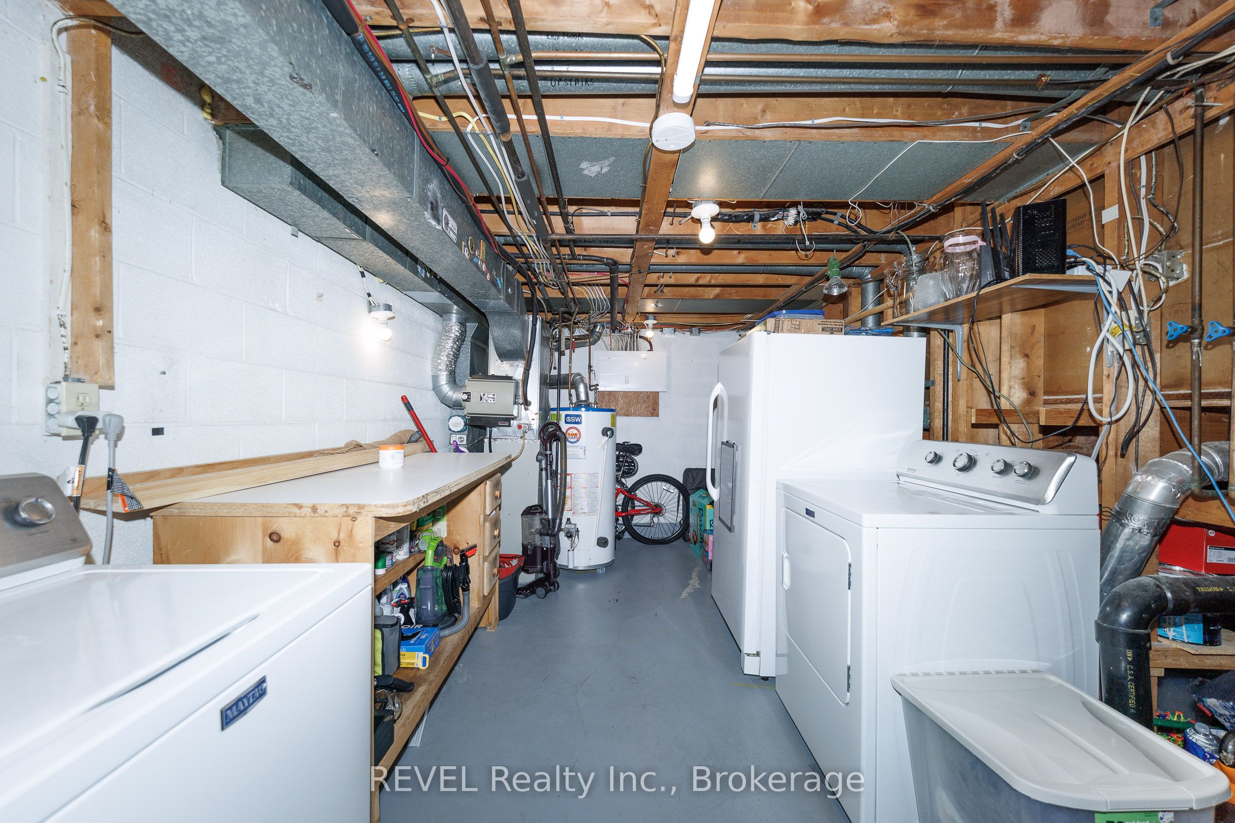 5 Woodlawn Court 104, Grimsby, ON L3M 3T4