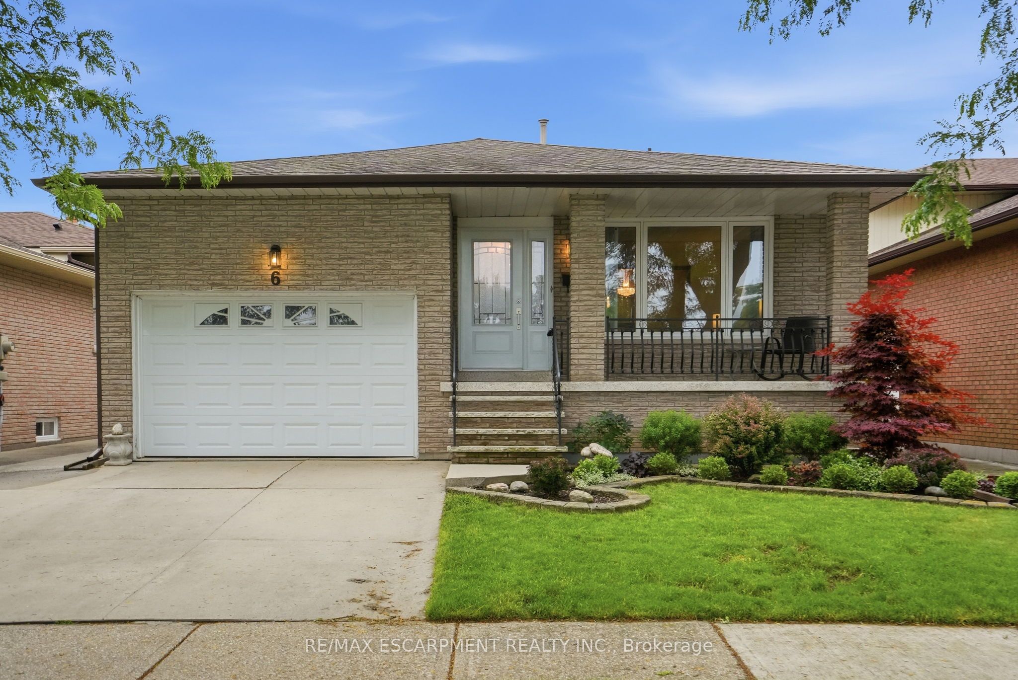 6 Royce Avenue, Hamilton, ON L8G 4C8