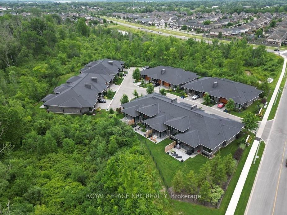 15 Taliesin Trail, Welland, ON L3C 0H5