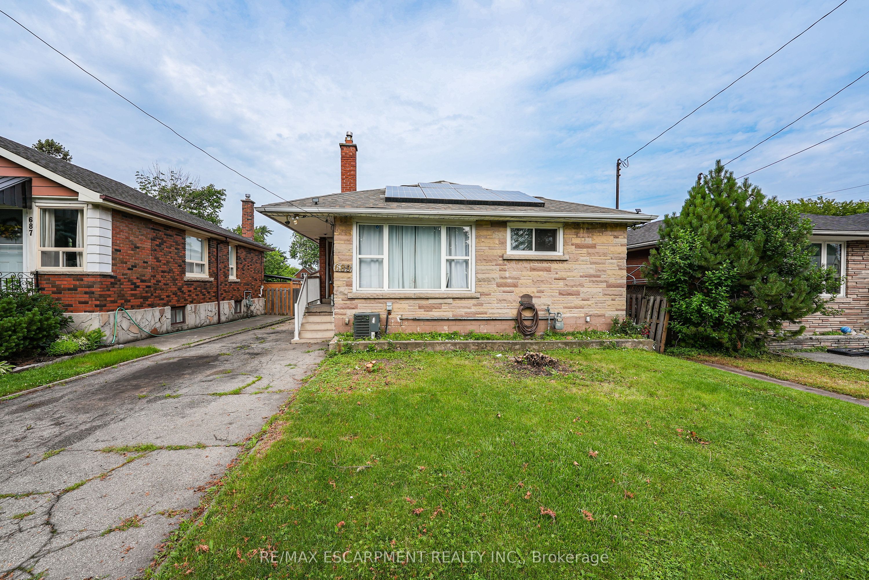 689 Burgess Avenue, Hamilton, ON L8H 6J2