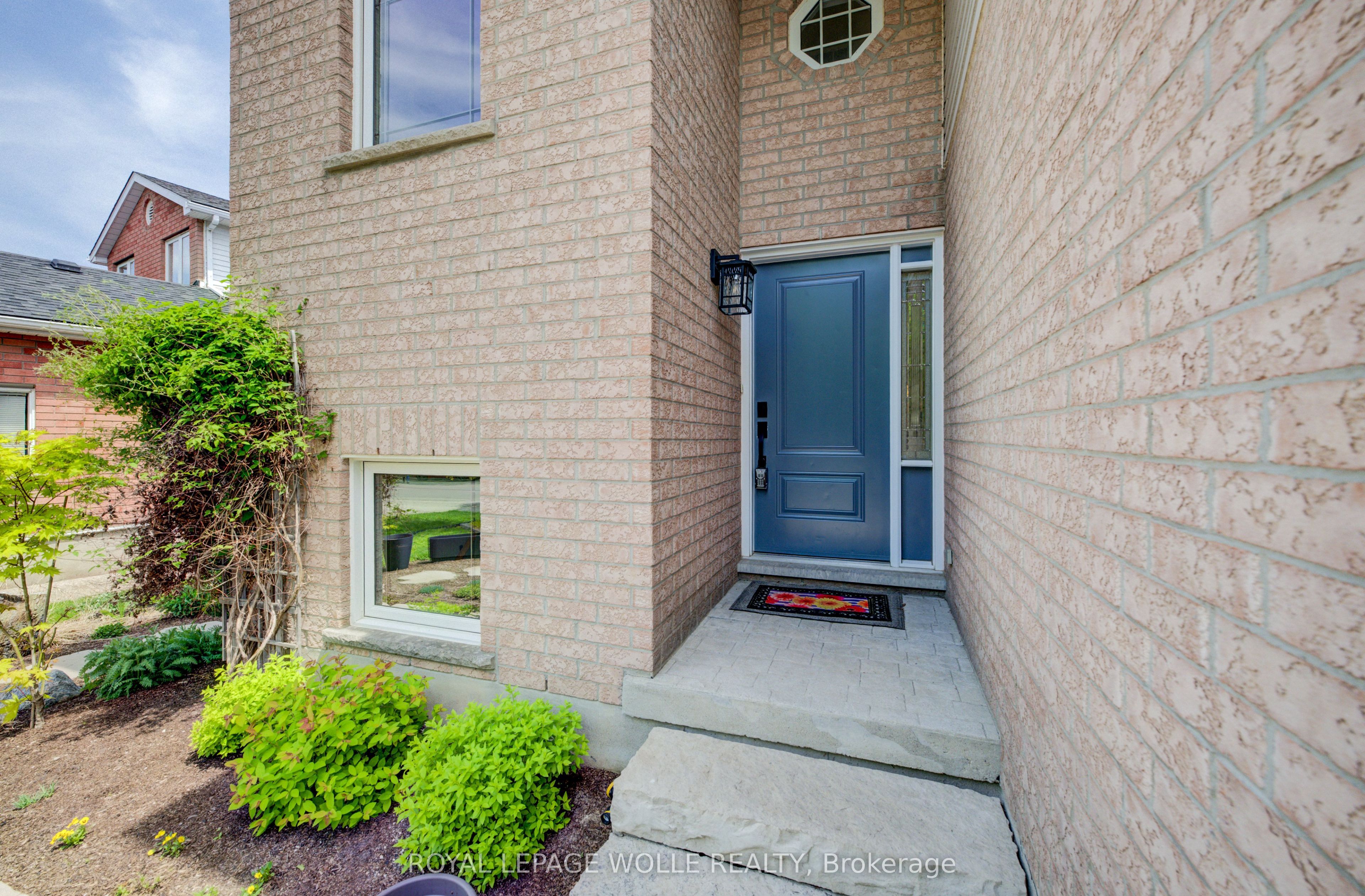 464 Northlake Drive, Waterloo, ON N2V 2A4