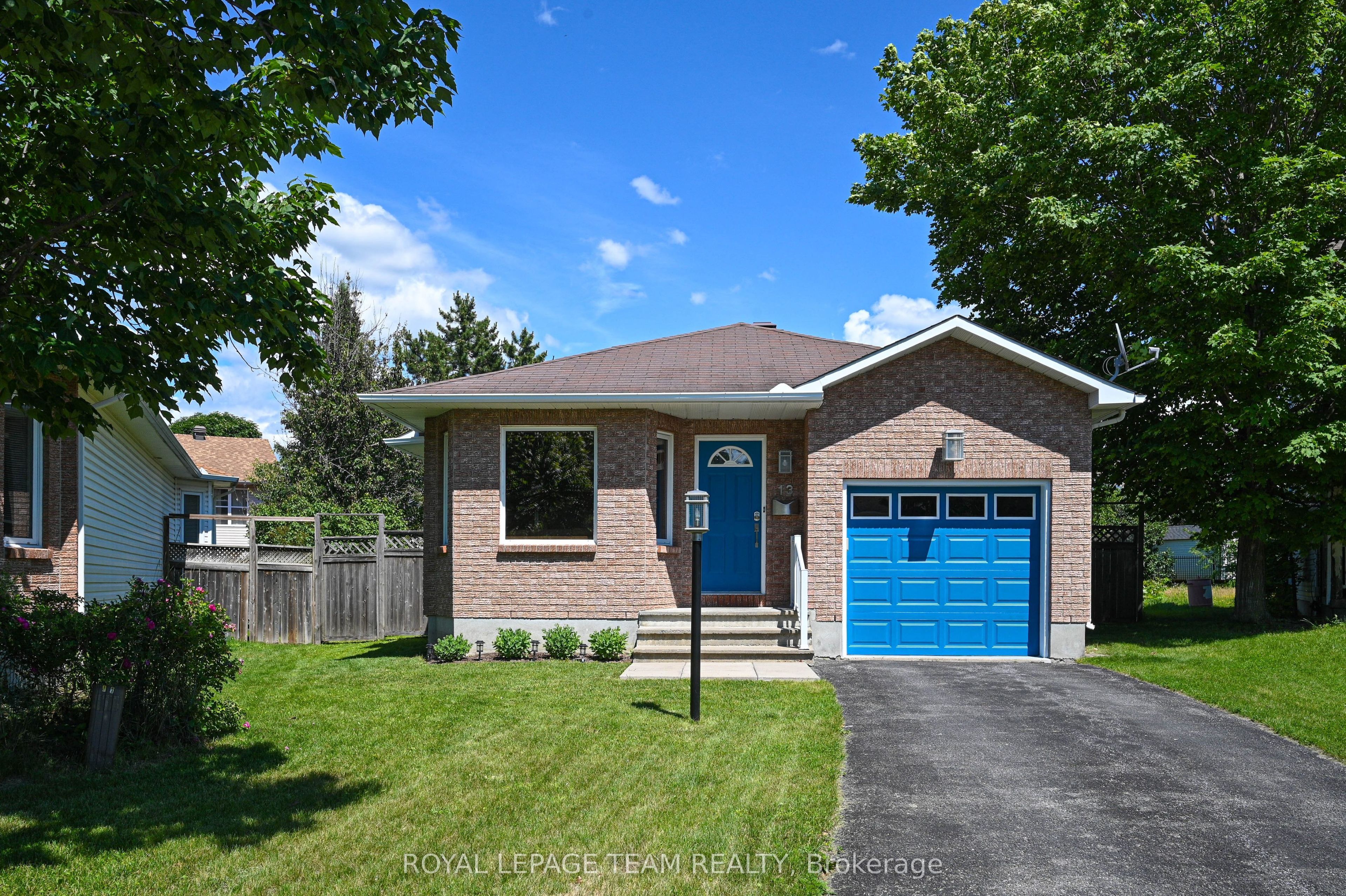 13 Candow Crescent, Stittsville - Munster - Richmond, ON K2S 1K6
