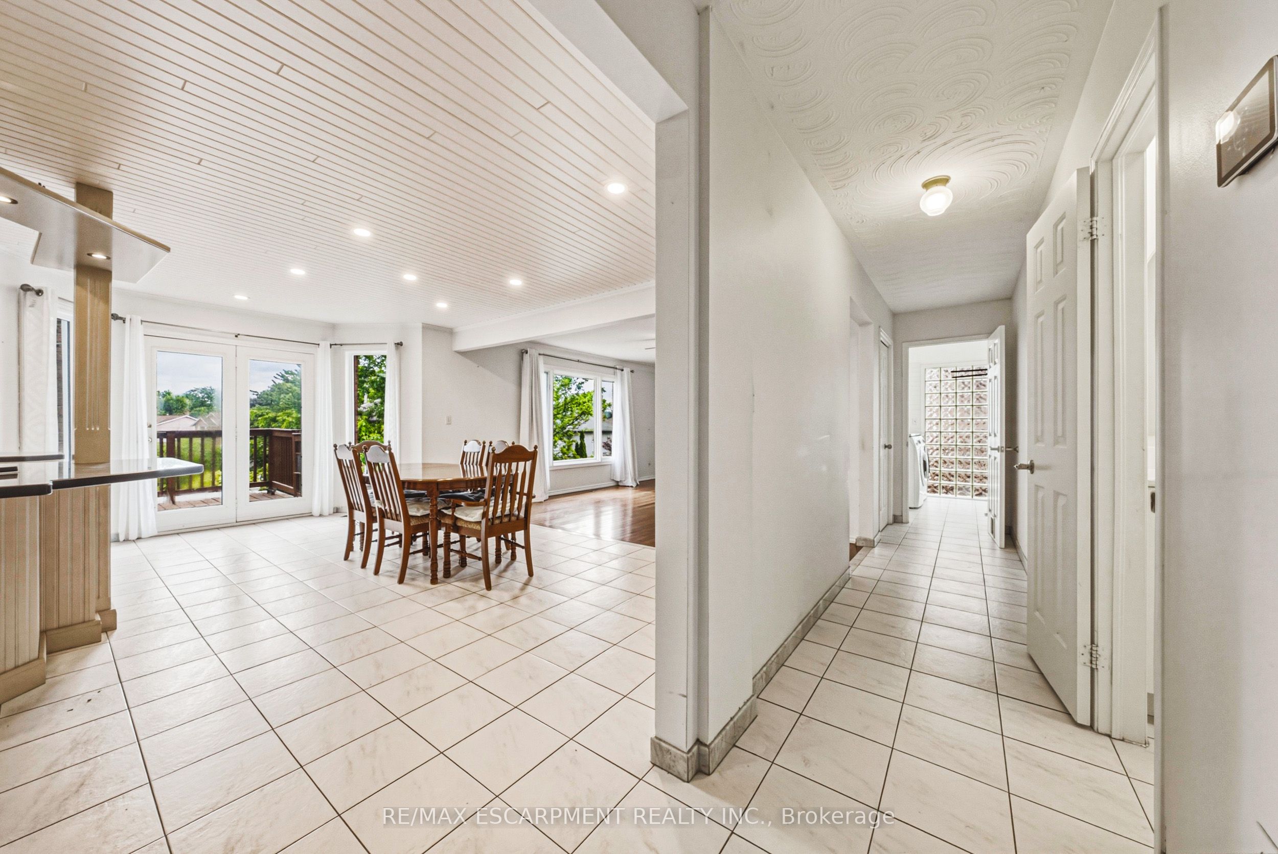 21 Moss Boulevard, Hamilton, ON L9H 6S3