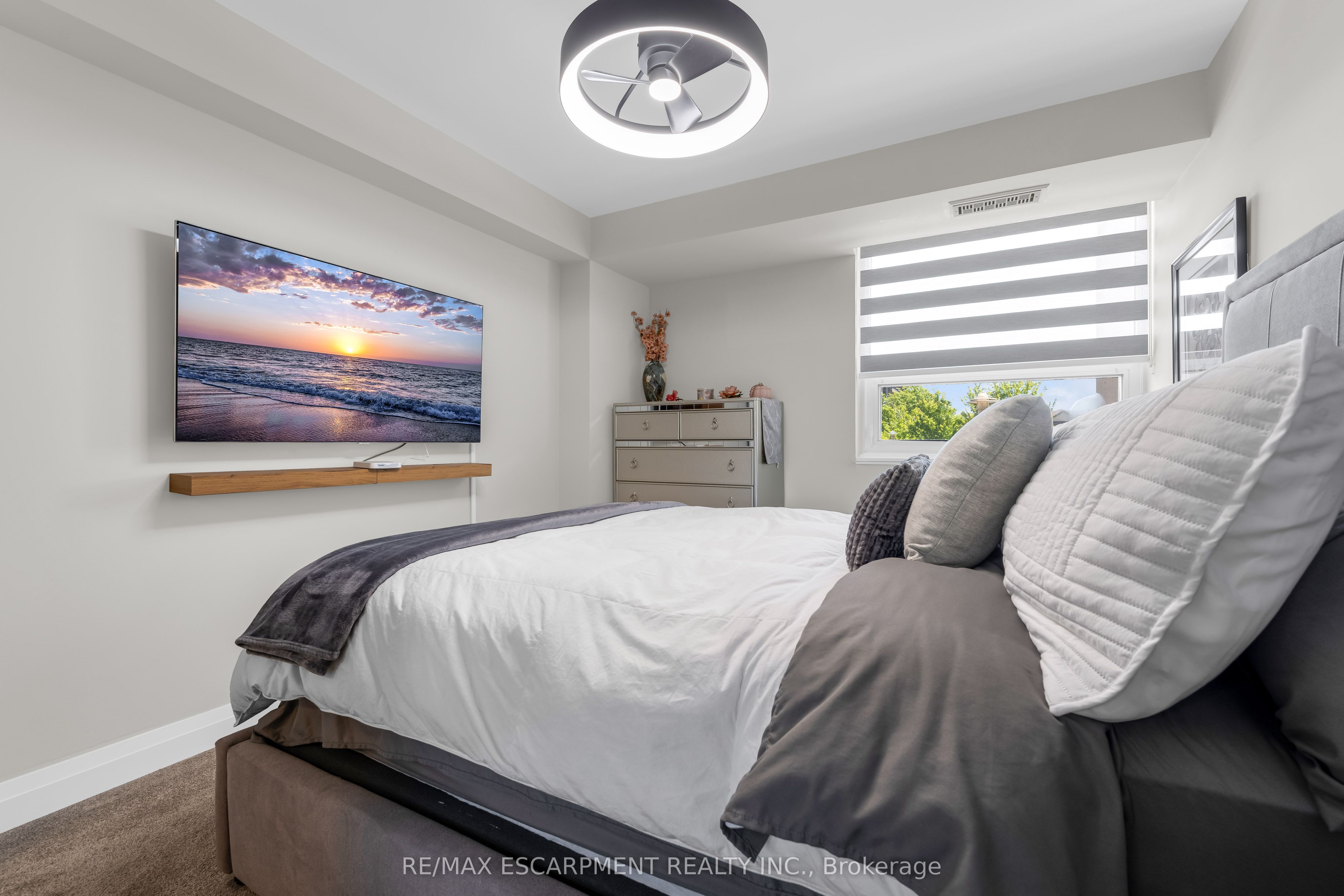 500 Green Road 211, Hamilton, ON L8E 3M6