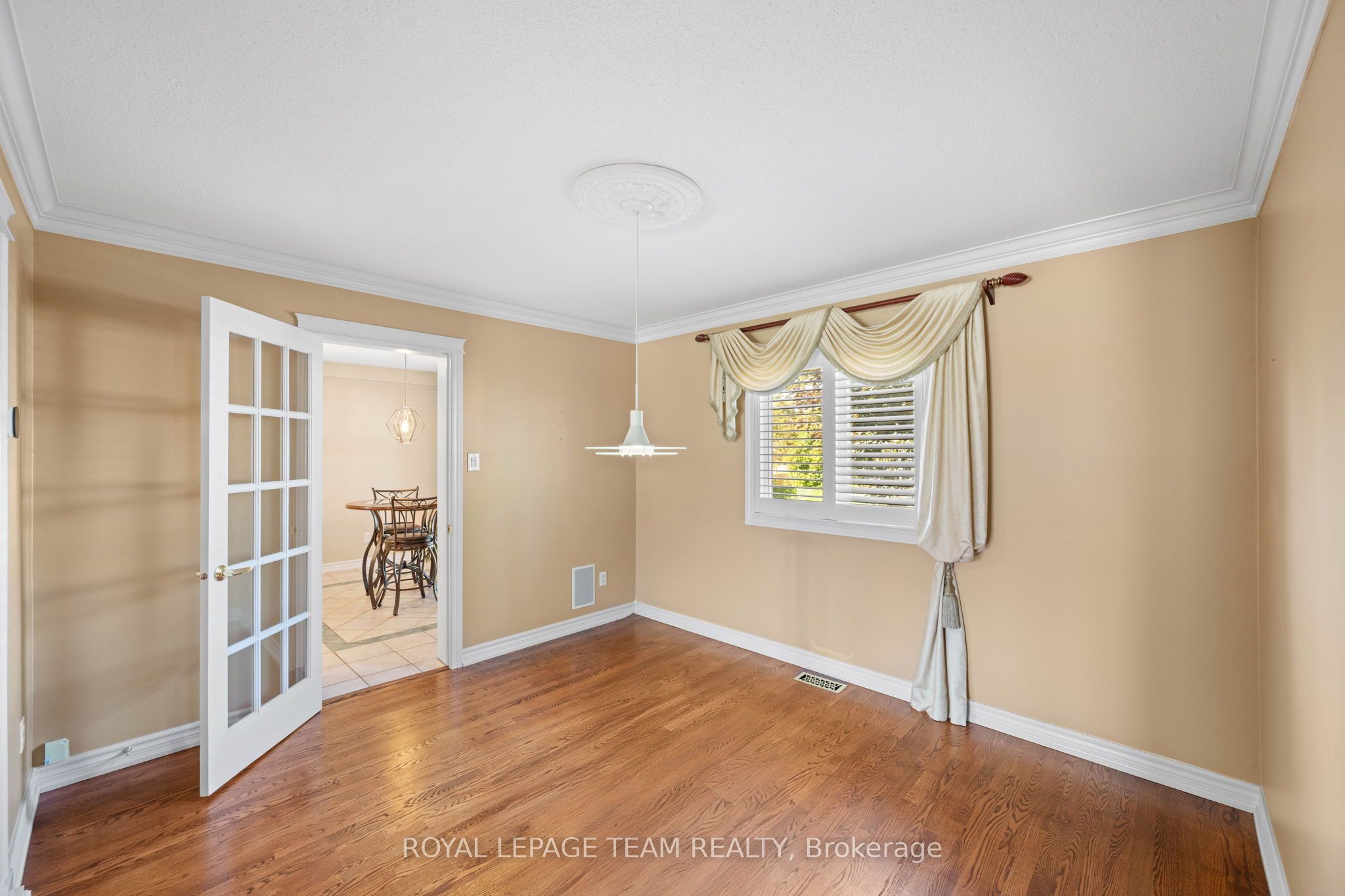 6526 Tooney Drive, Orleans - Convent Glen and Area, ON K1C 7G9