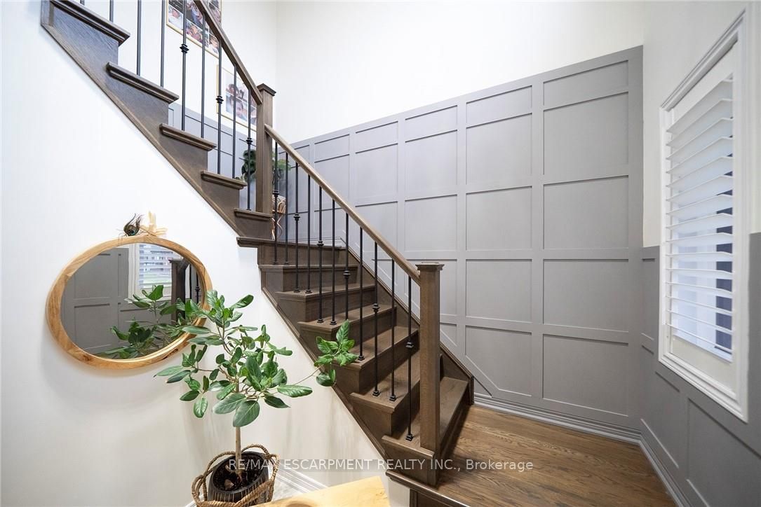 73 Eleanor Avenue, Hamilton, ON L8W 1C8