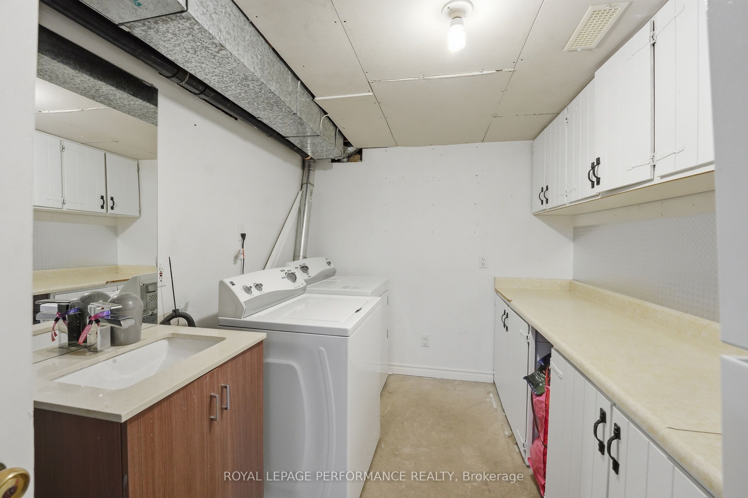 2208 Orient Park Drive, Blackburn Hamlet, ON K1B 4W2