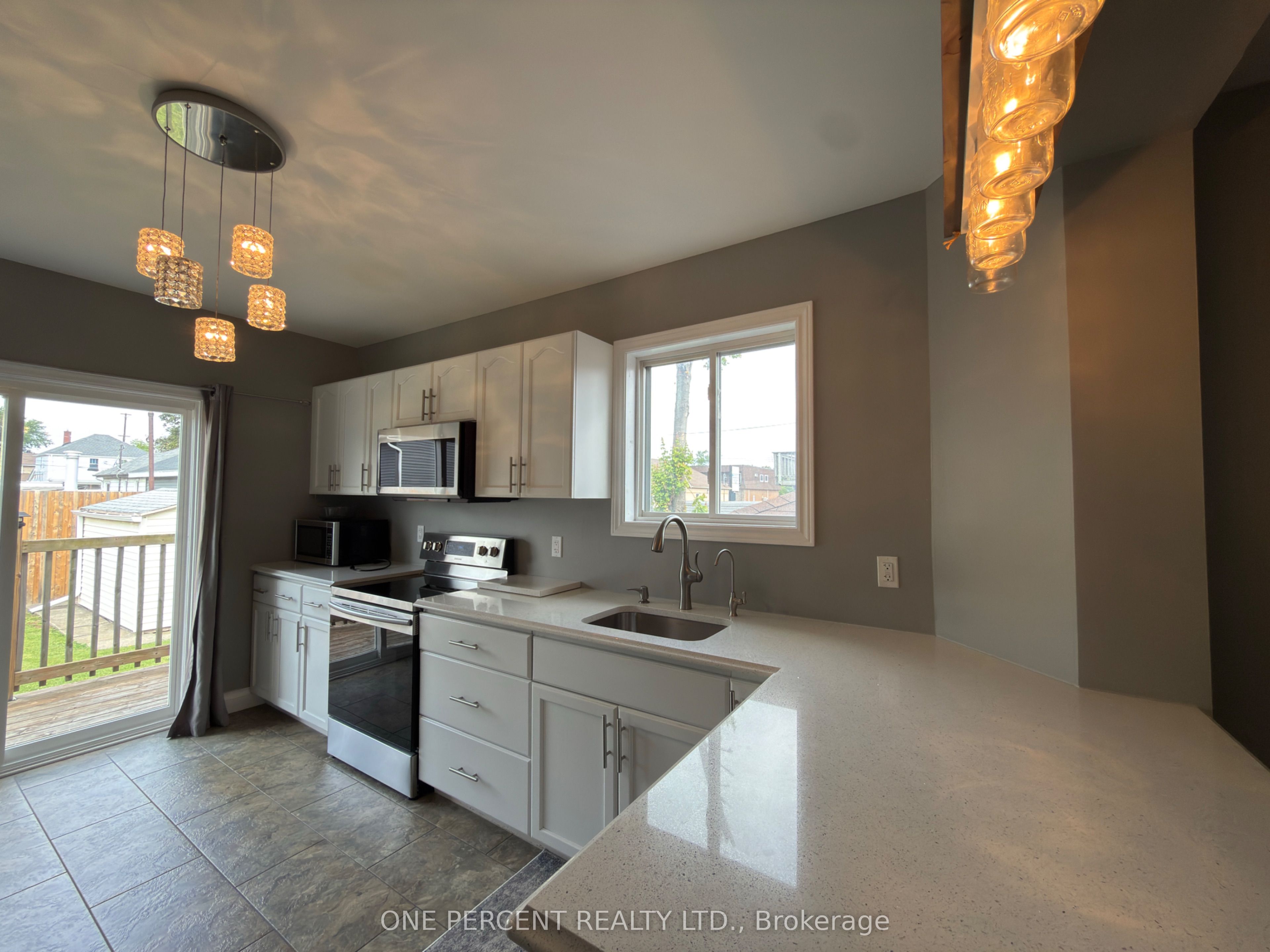 9 Lyons Avenue, Welland, ON L3B 1L8