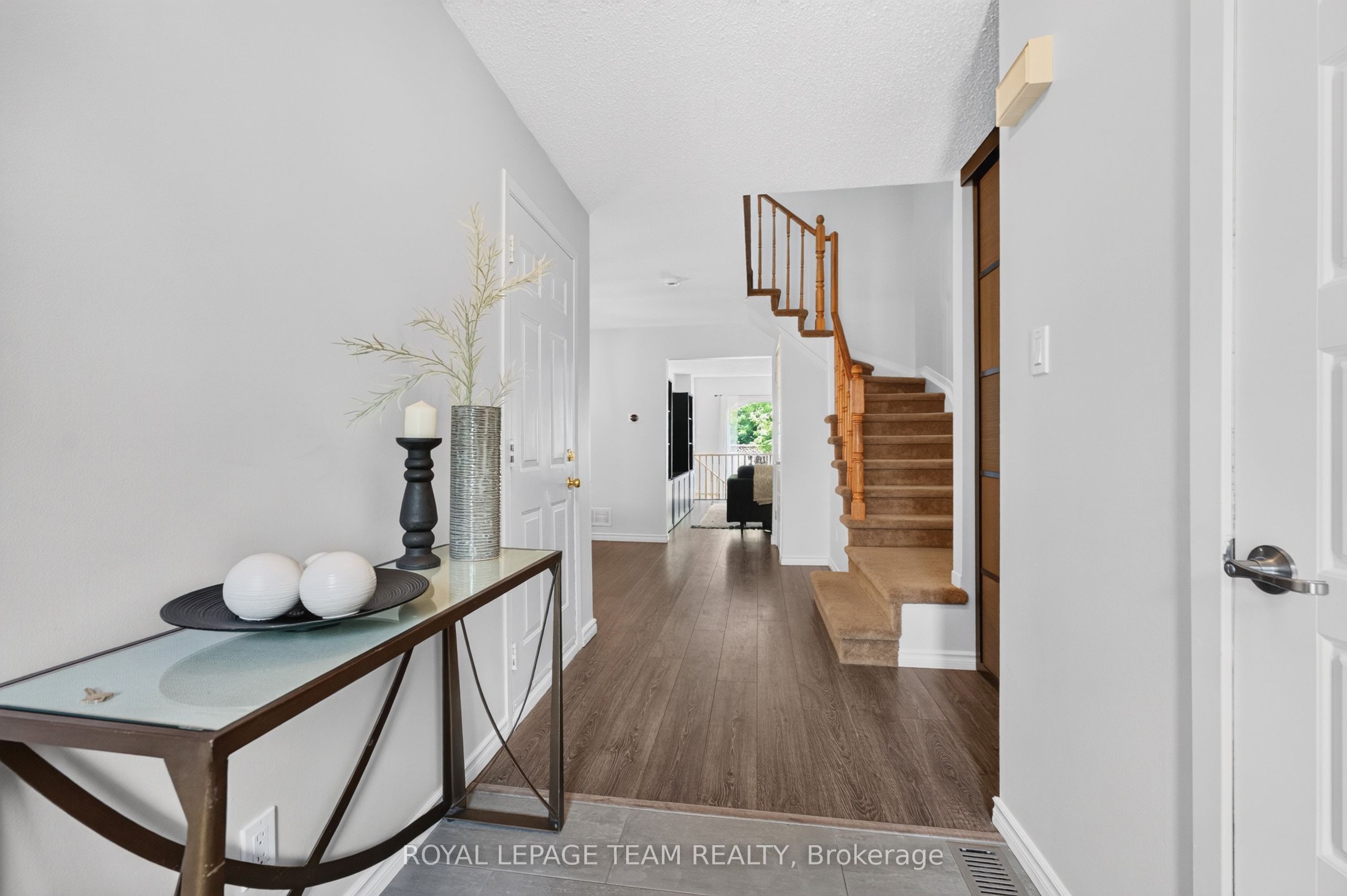 121 Cedarock Drive, Kanata, ON K2M 2H5