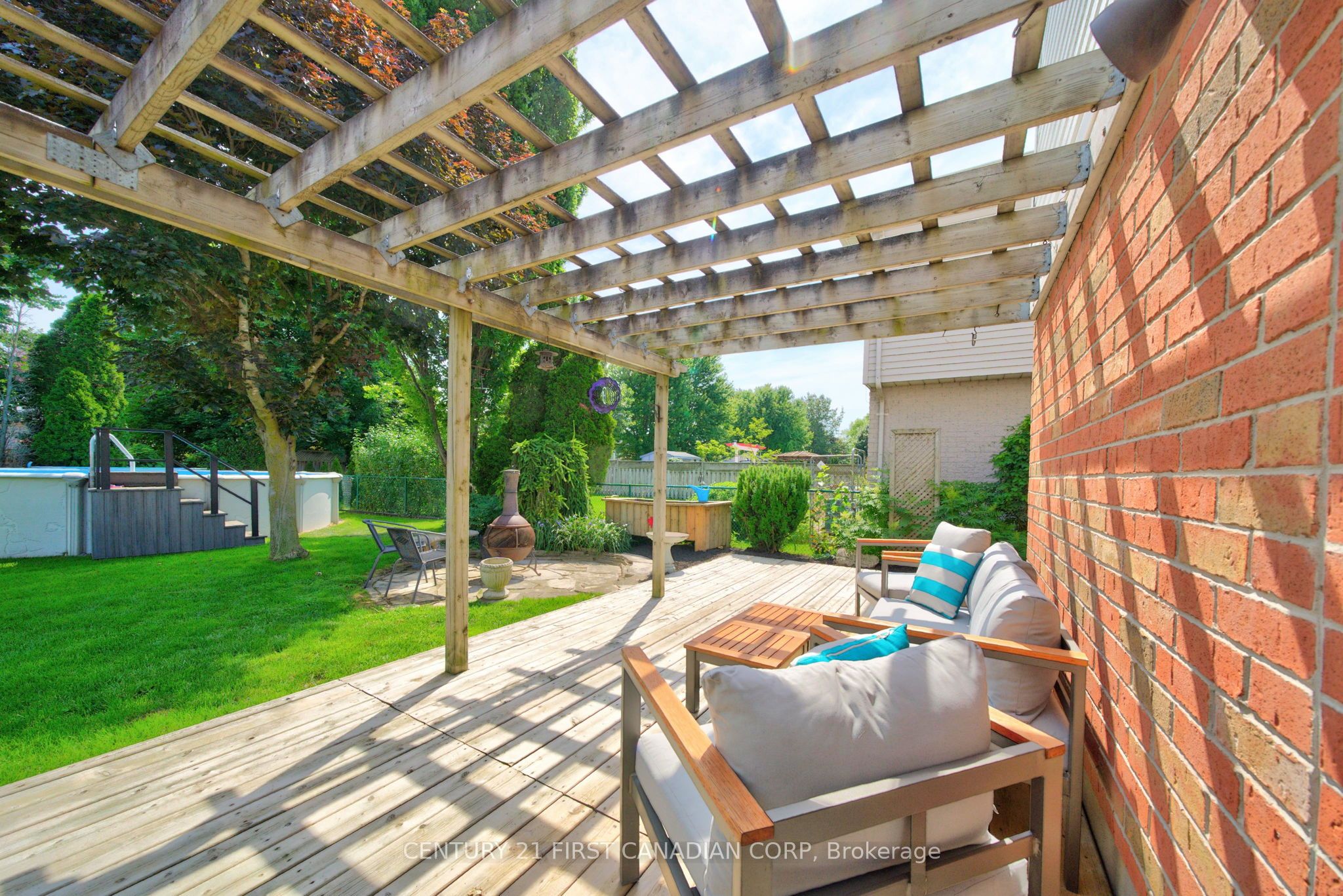 237 Parkview Drive E, Strathroy-Caradoc, ON N7G 4C1