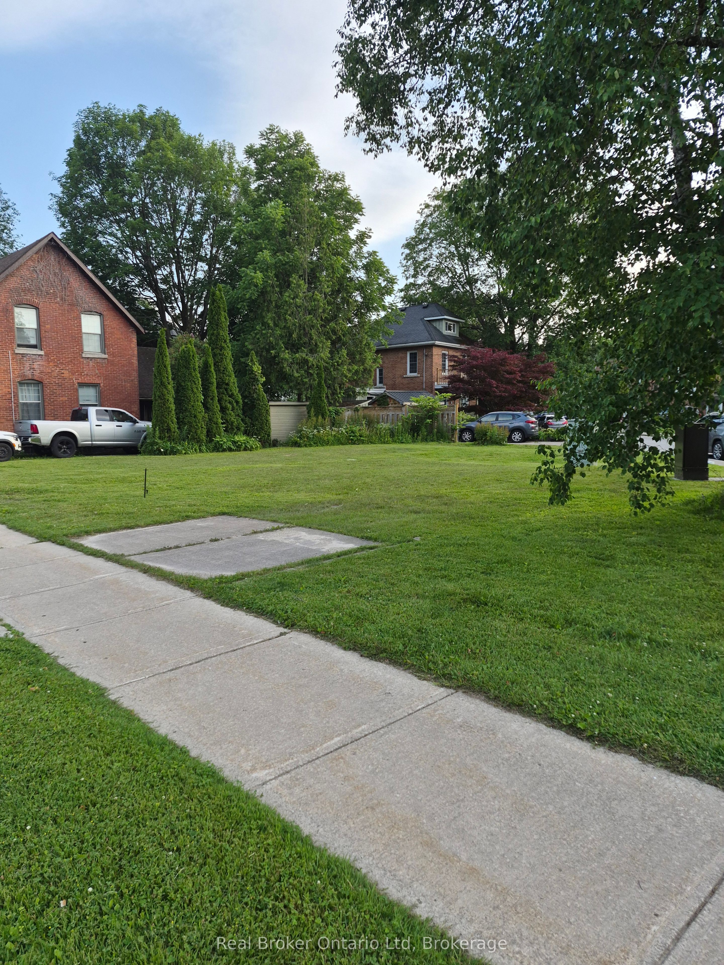 586 & 590 2nd Avenue E, Owen Sound, ON N4K 2G6