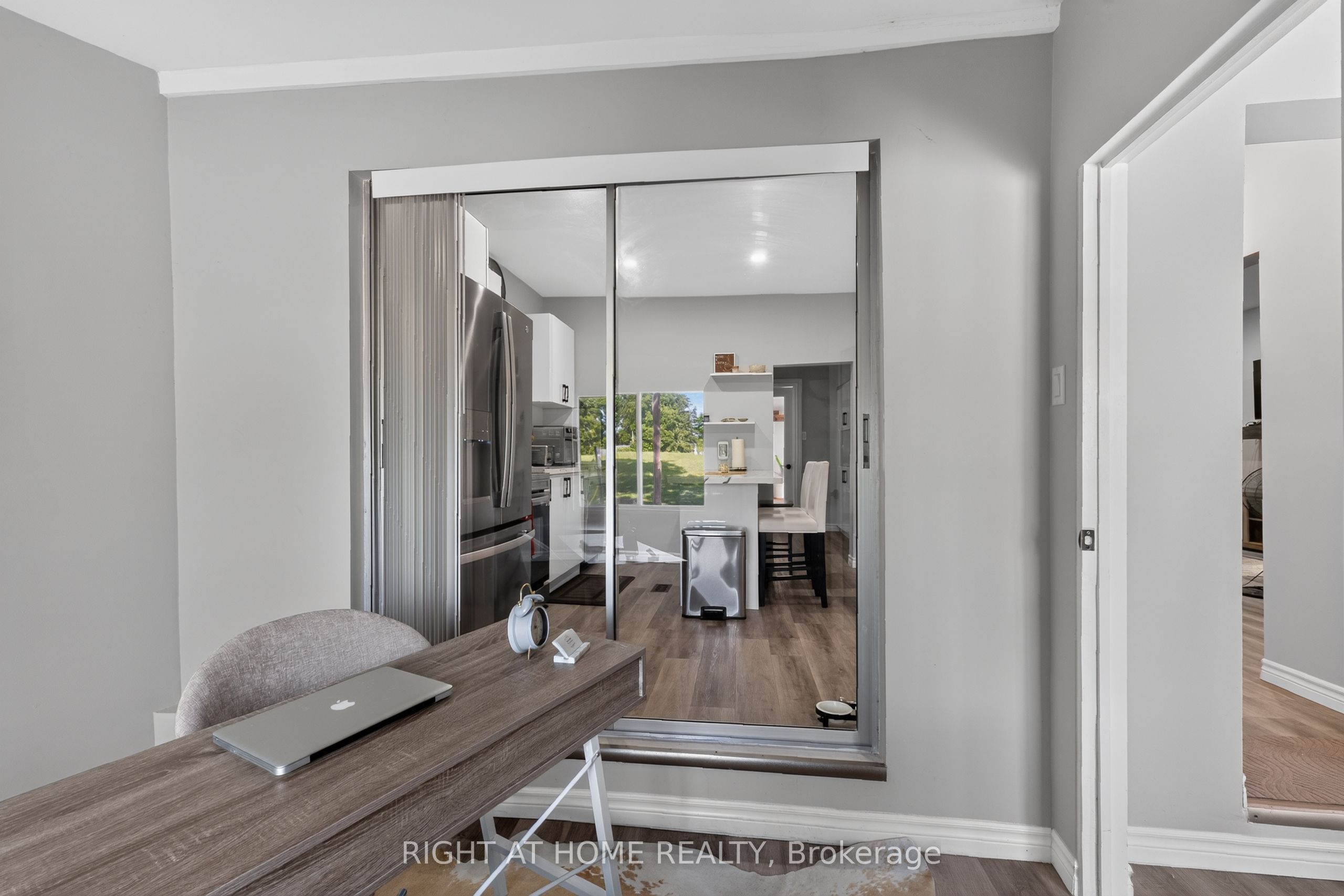 77 Pearl Street E, St. Thomas, ON N5P 2P6