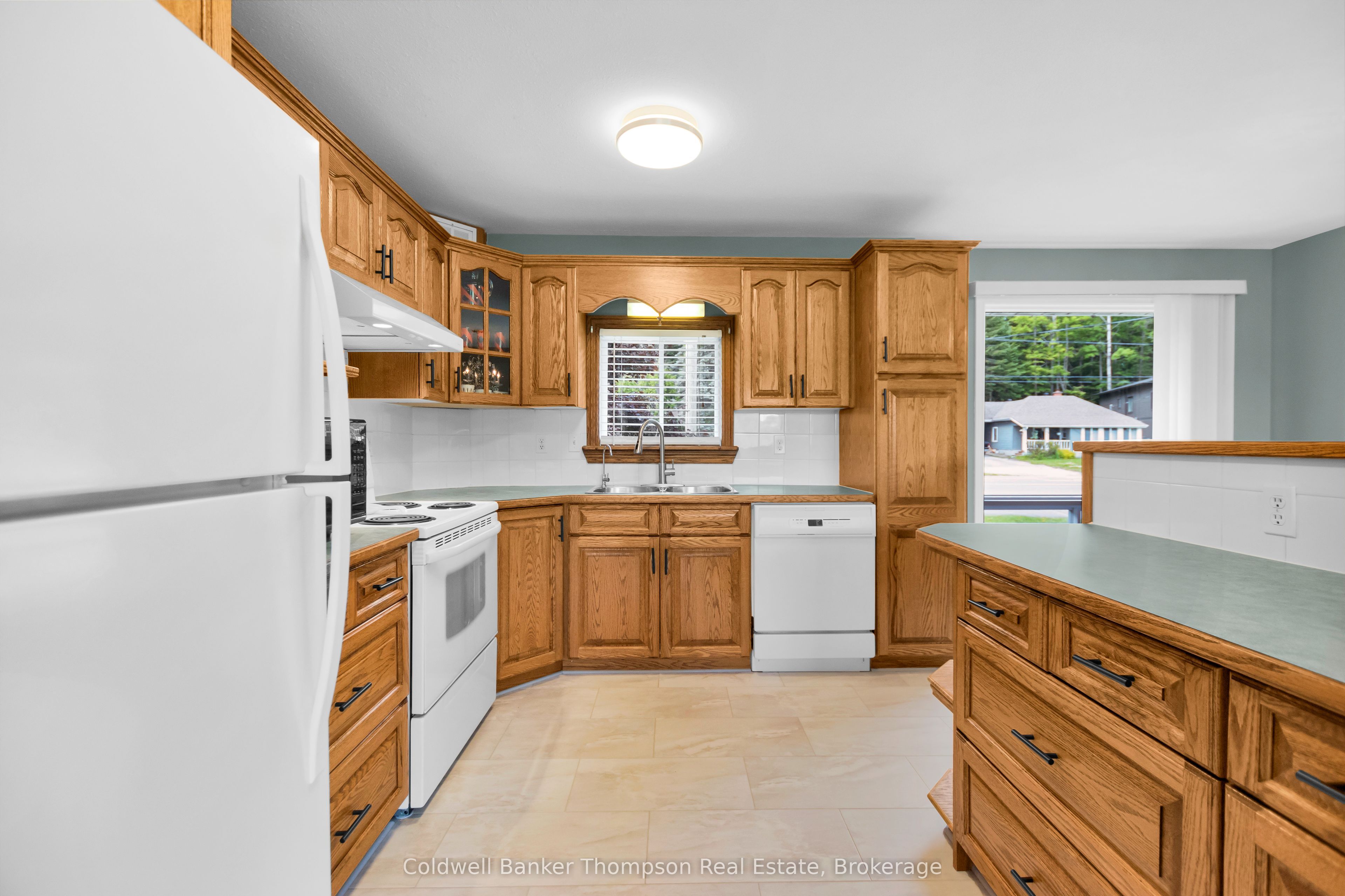 94 Brunel Road, Huntsville, ON P1H 1R1