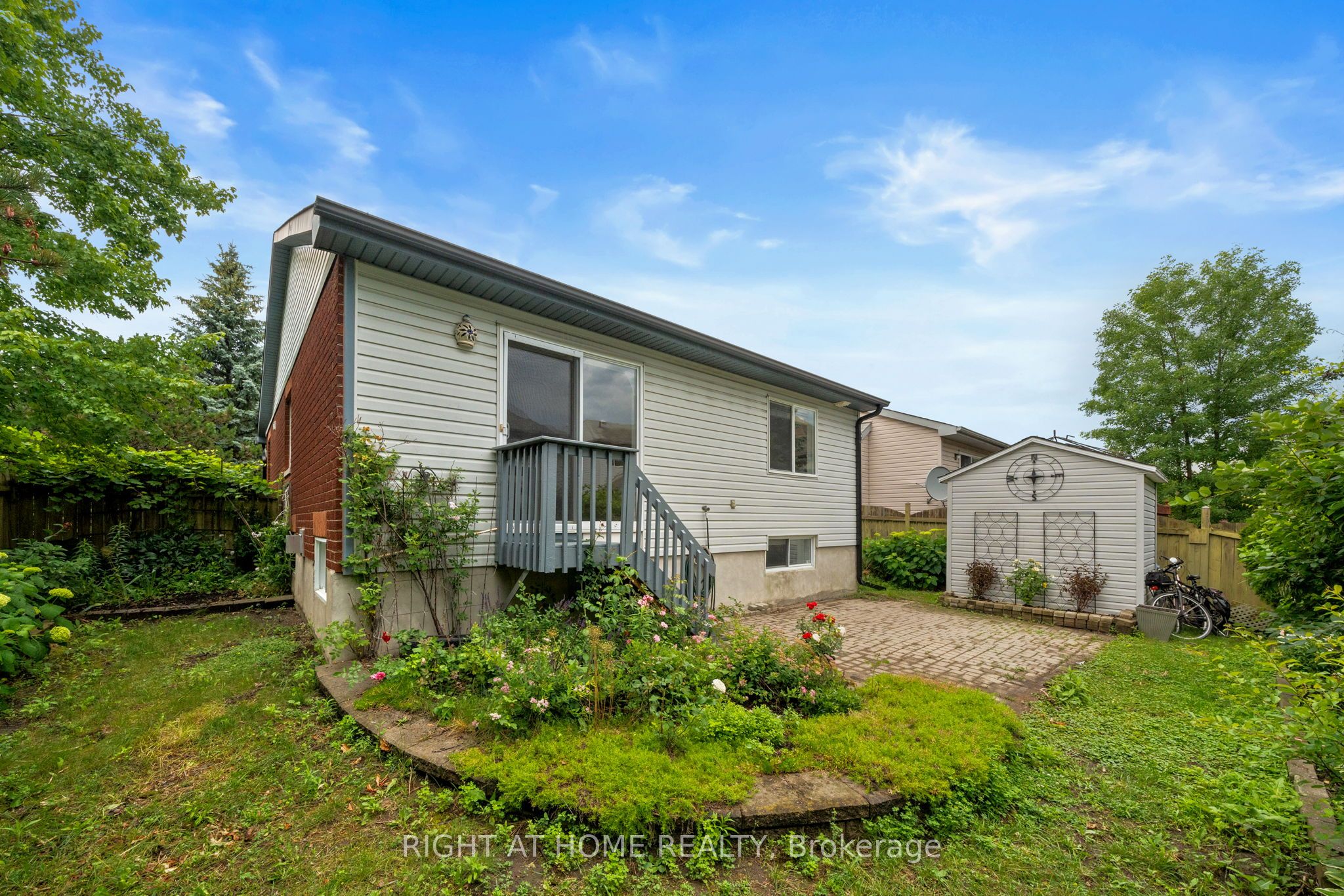 120 Grandpark Circle, Hunt Club - South Keys and Area, ON K1G 6R5