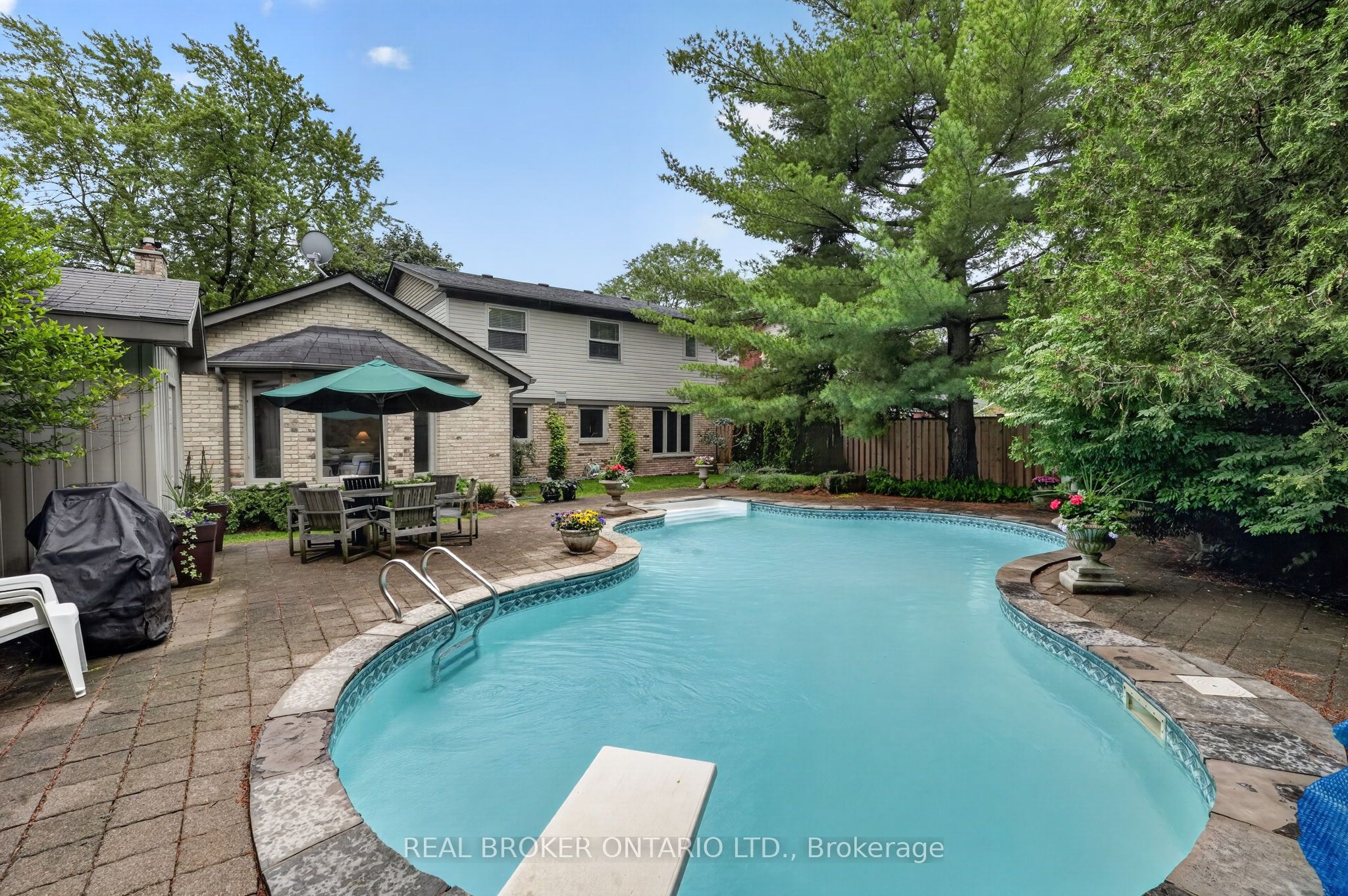 207 Longfield Crescent, Hamilton, ON L9G 3W4