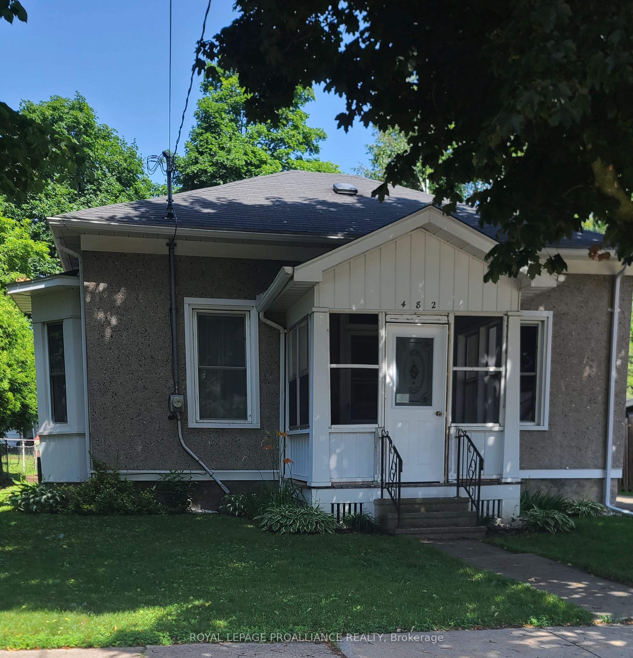 482 James Street W, Prescott, ON K0E 1T0