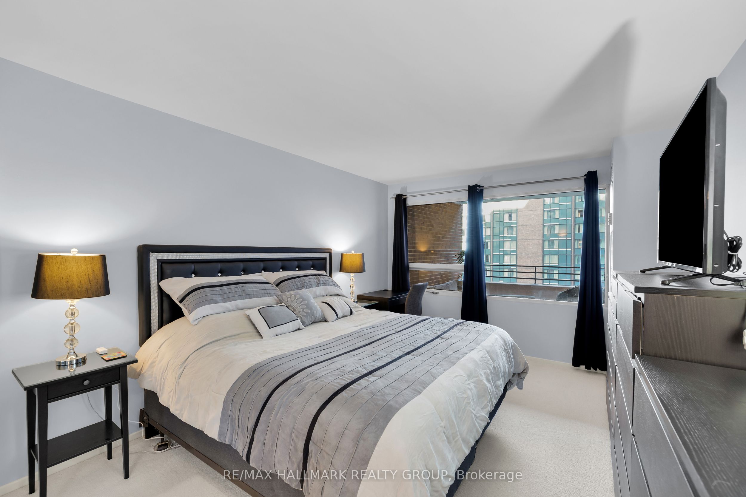 151 Bay Street 810, Ottawa Centre, ON K1R 7T2