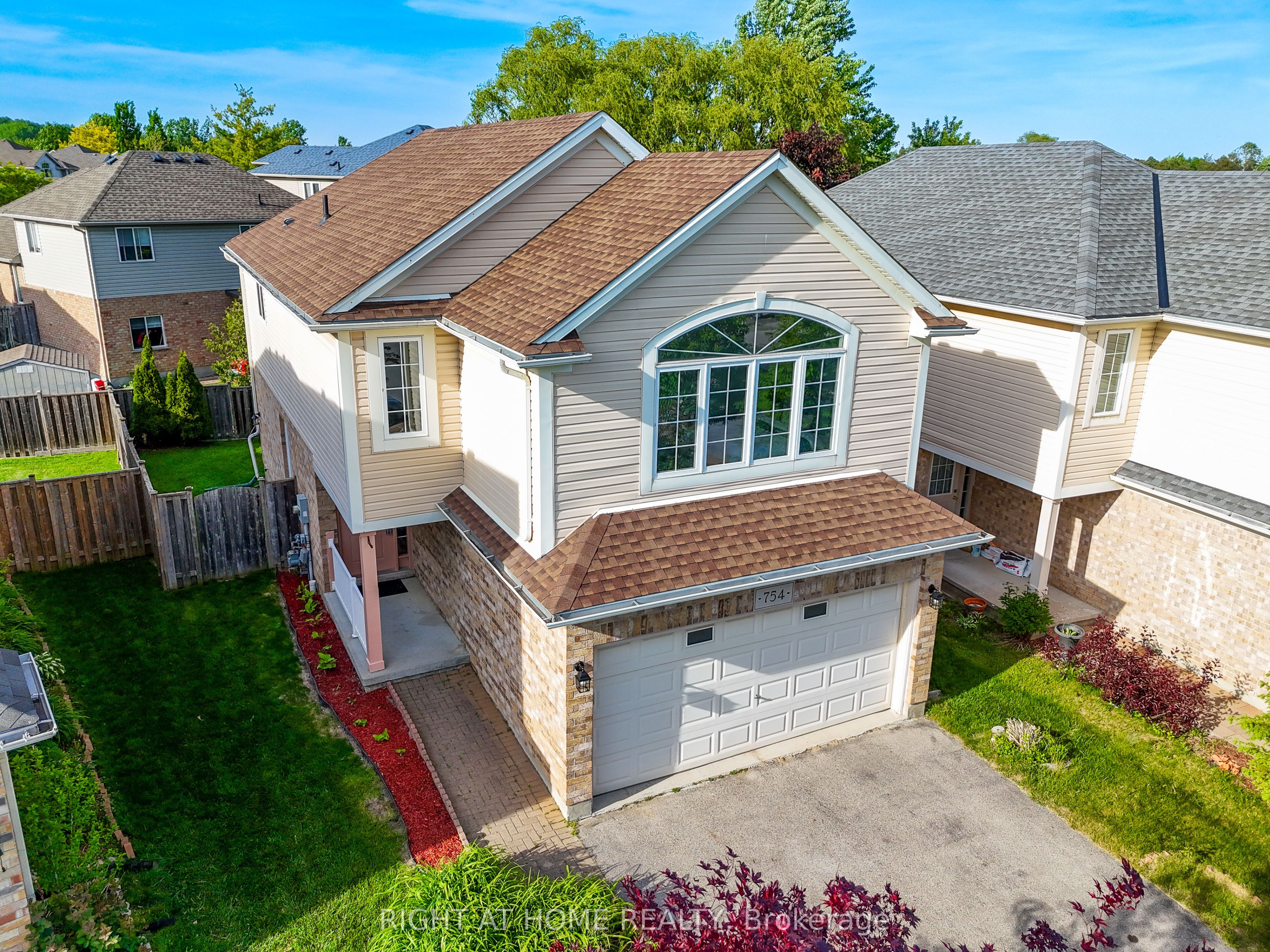 754 Hedgerow Place, London North, ON N5X 4L6