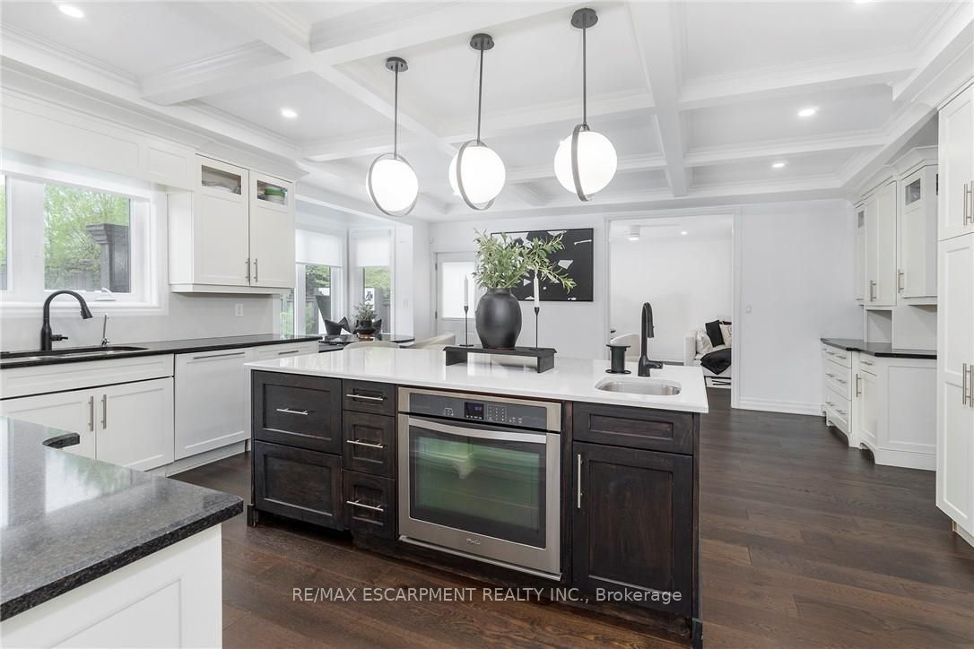 27 Elodia Court, Hamilton, ON L9C 7R2