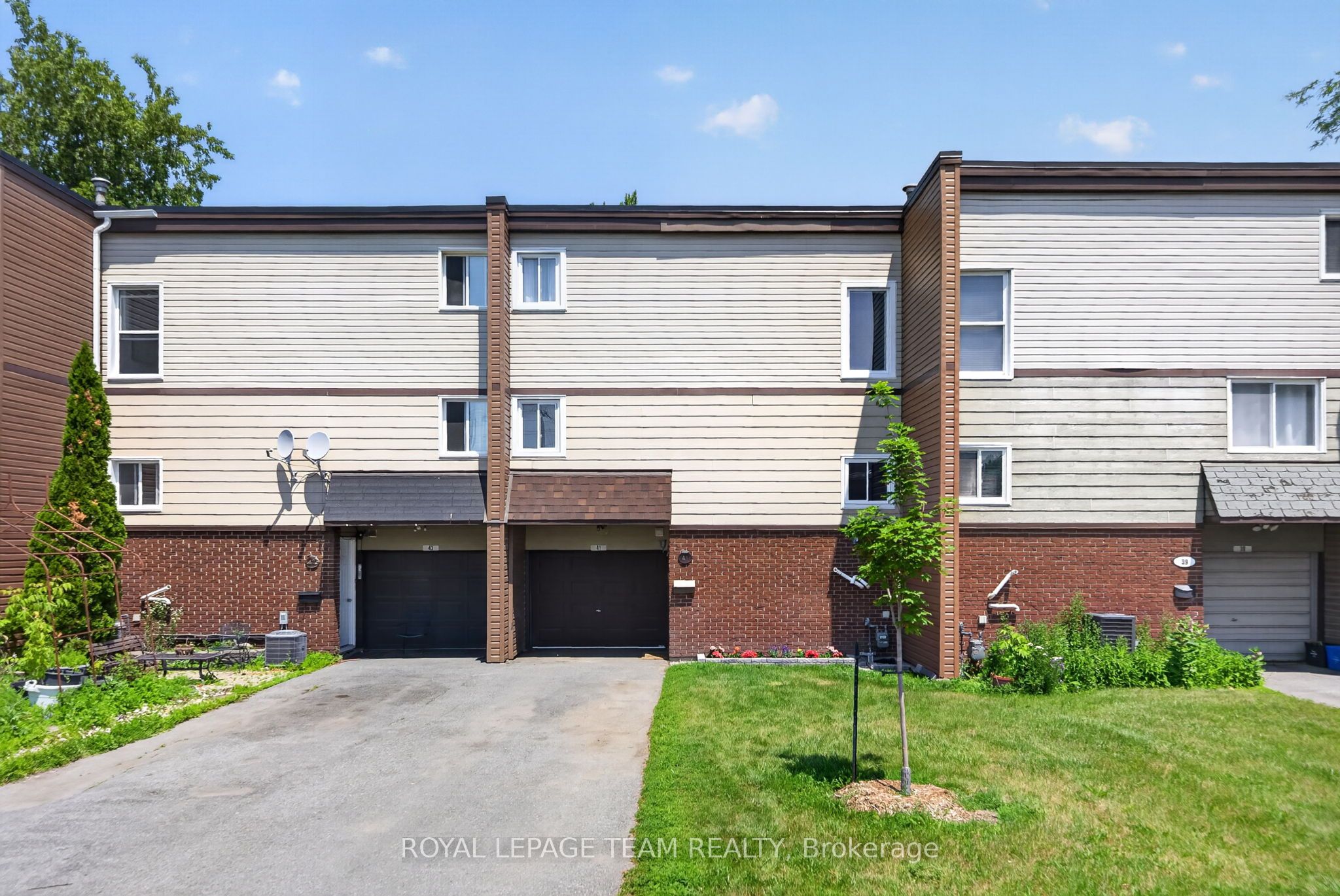 41 Longwood Avenue, Bells Corners and South to Fallowfield, ON K2H 6G5