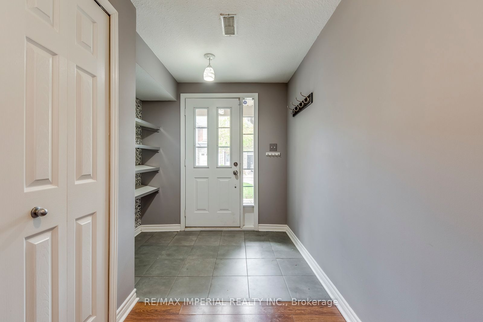 7 Southside Place 25, Hamilton, ON L9C 7W6