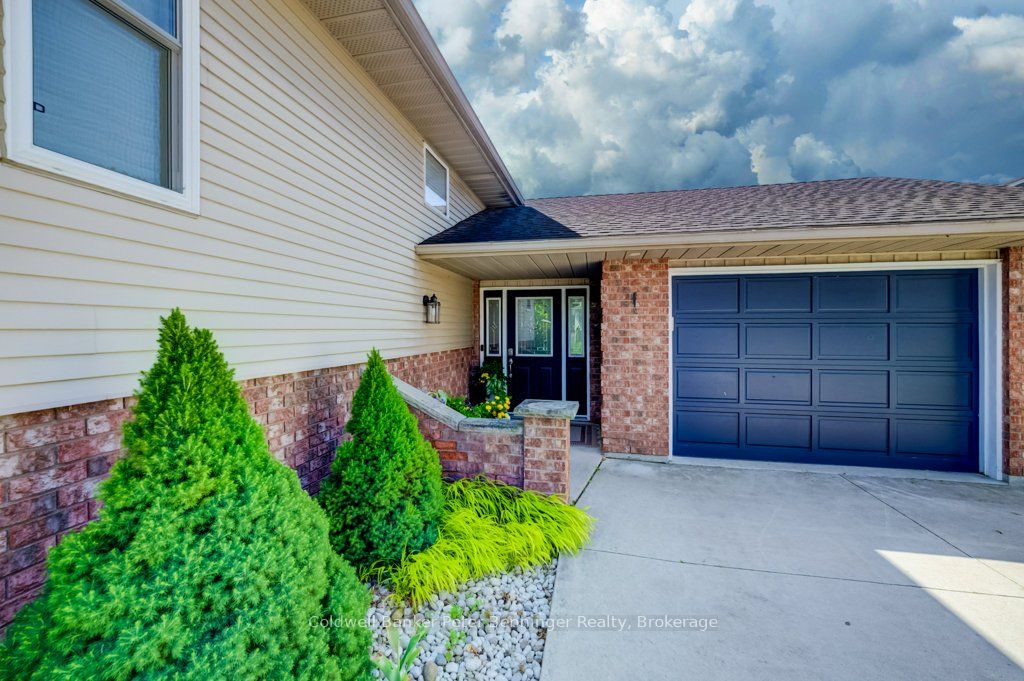 8 West River Road, Brockton, ON N0G 2V0