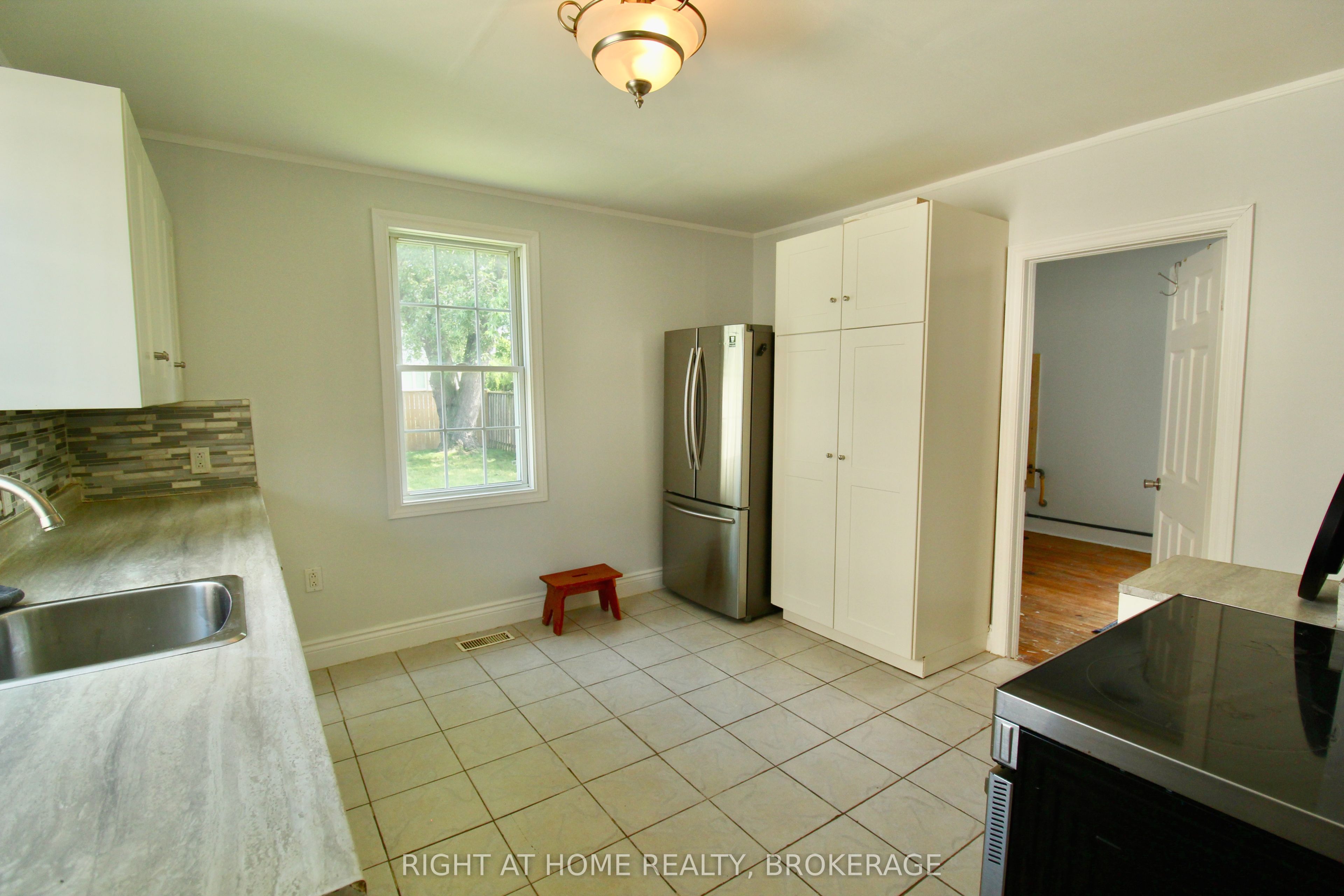44 Cumming Street, St. Catharines, ON L2S 1H9