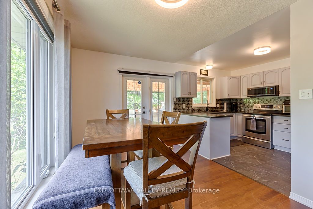 314 Carla Street, Petawawa, ON K8H 3N2
