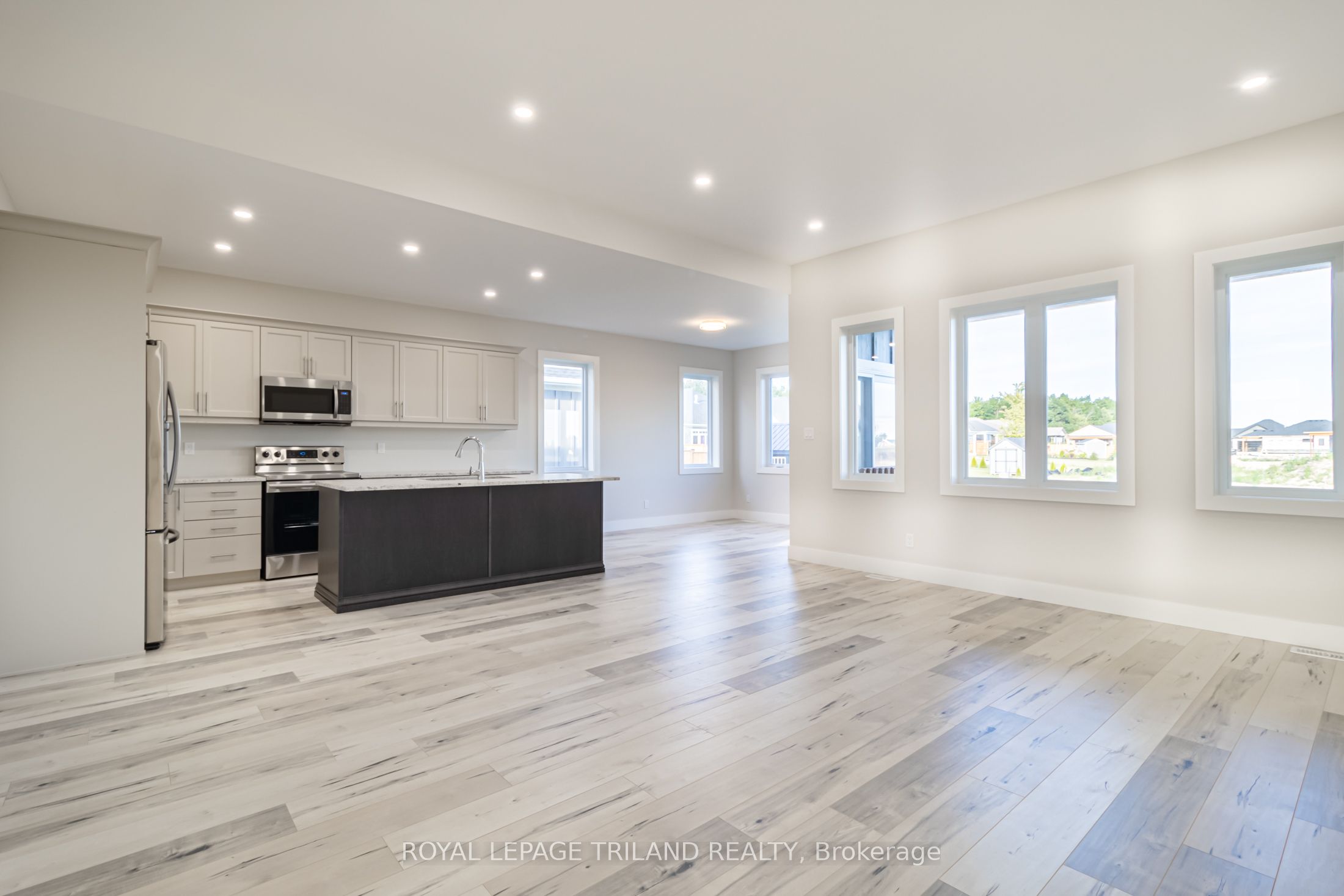 26 Tattersall Lane, Lambton Shores, ON N0M 1T0