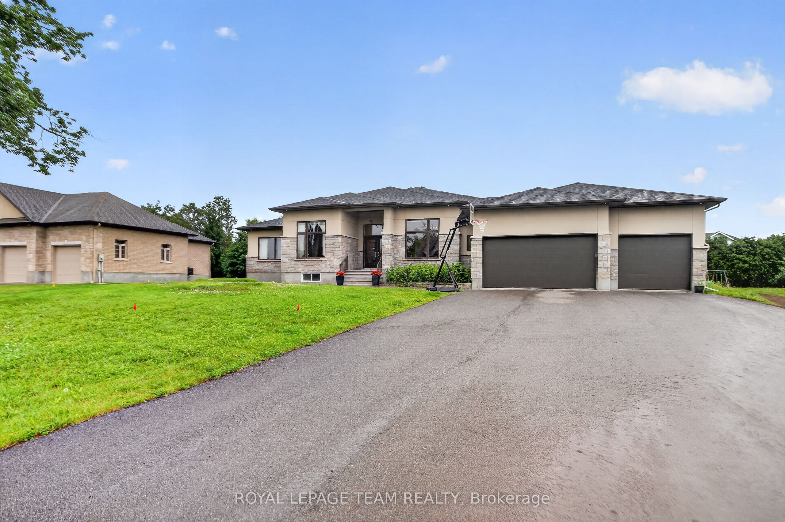 1801 CEDARLAKES Way, Greely - Metcalfe - Osgoode - Vernon and Area, ON K4P 1G4